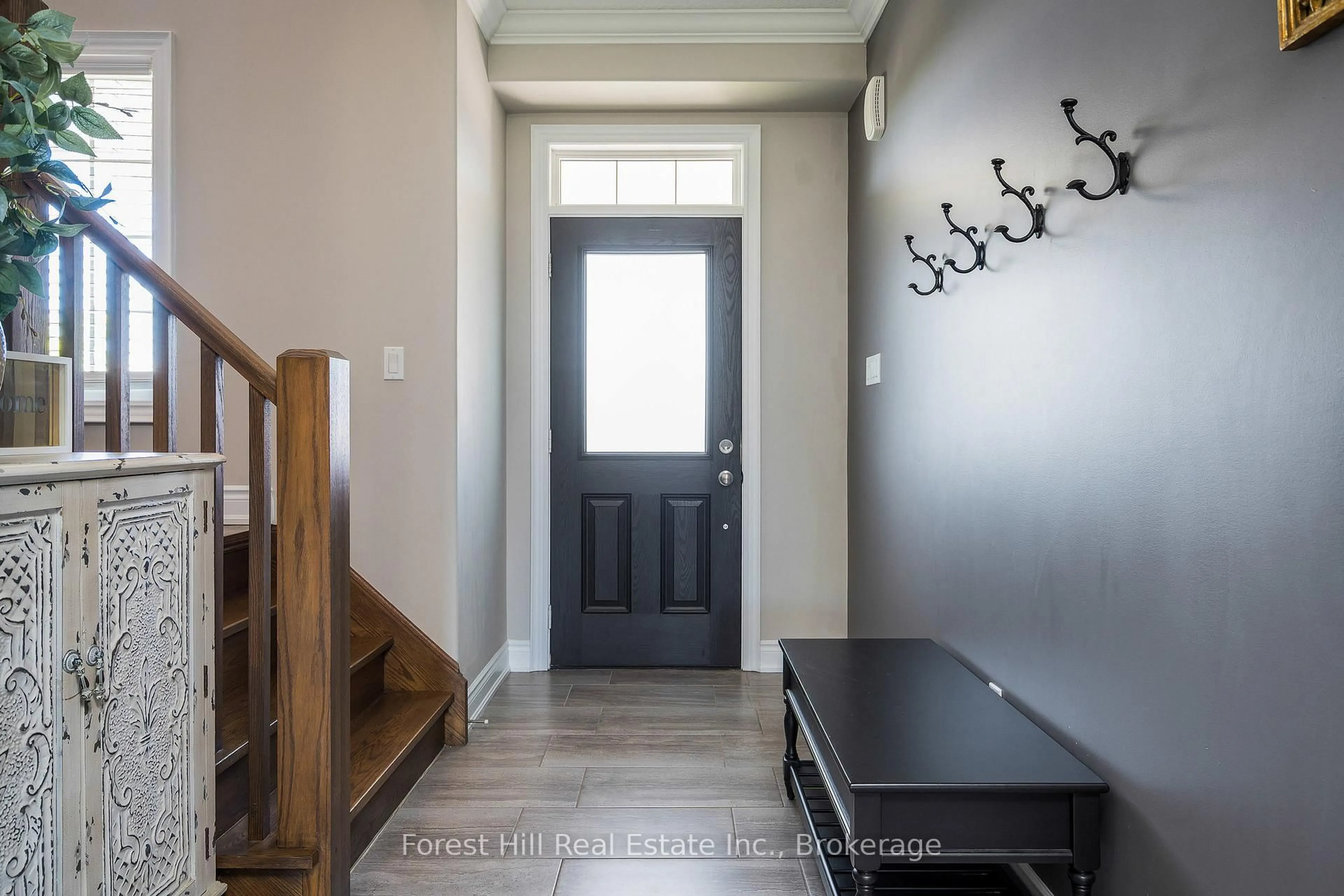 Indoor entryway for 21 Marta Cres, Barrie Ontario L4N 3N6