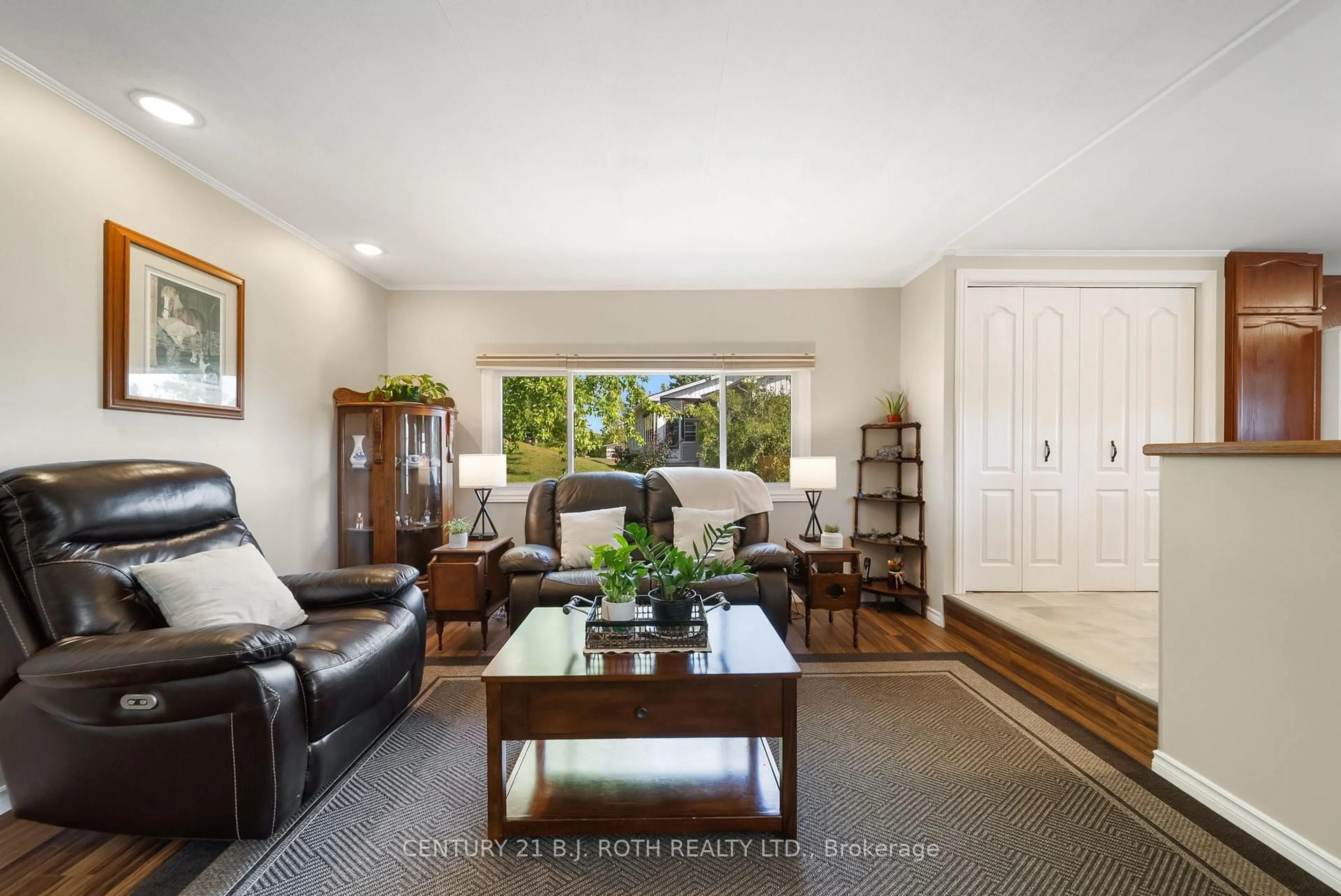 Living room with furniture, unknown for 66 Cameron Dr, Oro-Medonte Ontario L0L 1T0