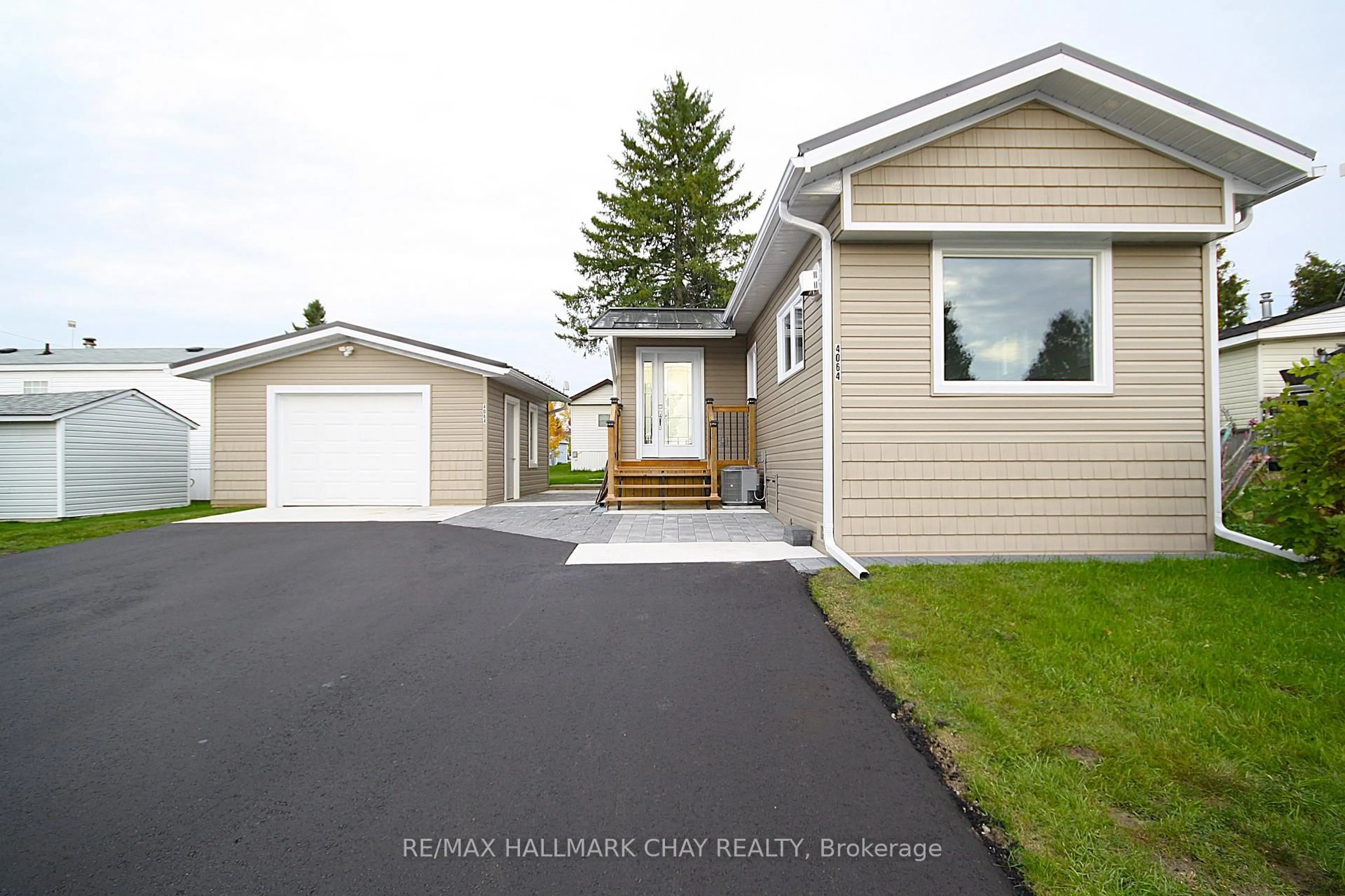 Home with vinyl exterior material, street for 4064 ASH Cres, Severn Ontario L3V 6H4