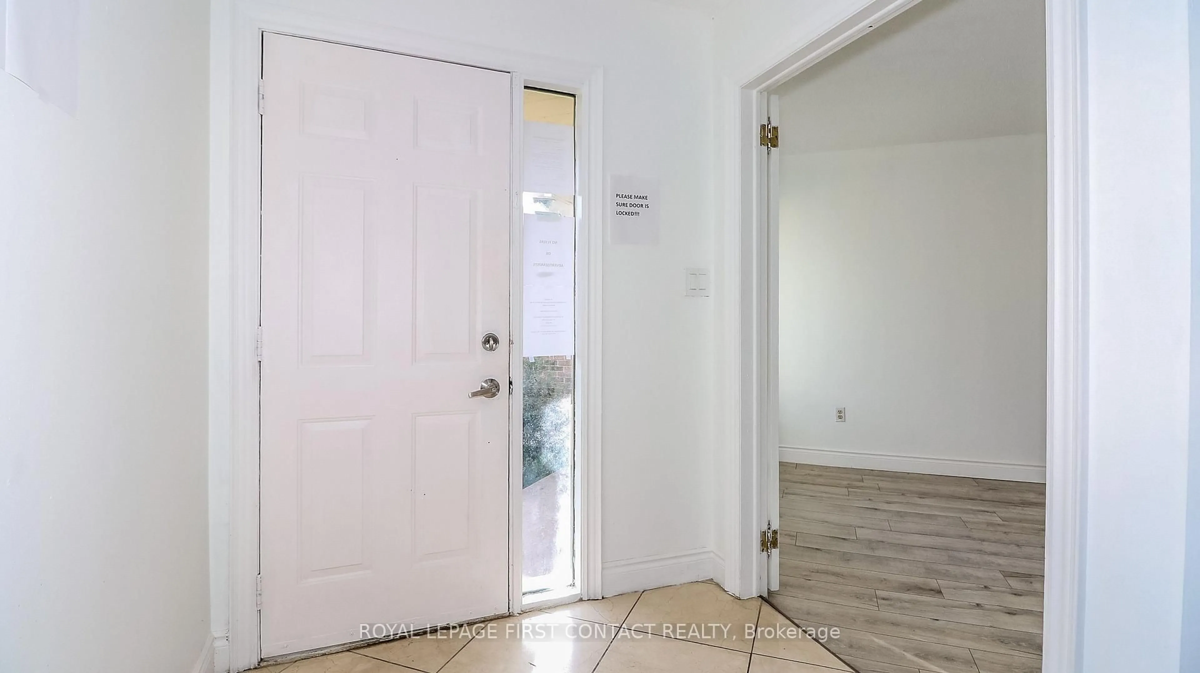 Indoor entryway for 194 Kozlov St, Barrie Ontario L4N 7H6