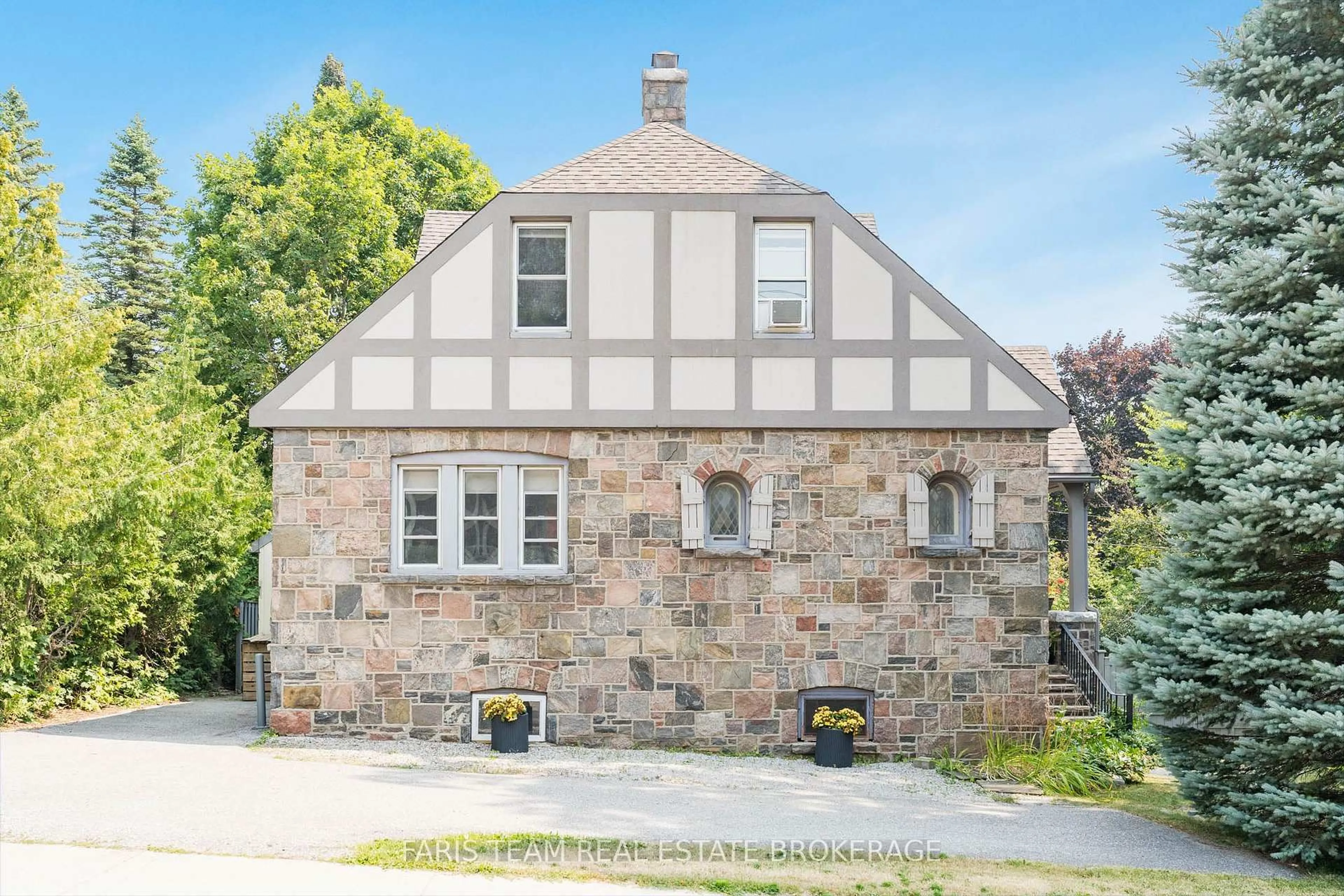 Home with brick exterior material, street for 44 Tecumseth St, Orillia Ontario L3V 1X9