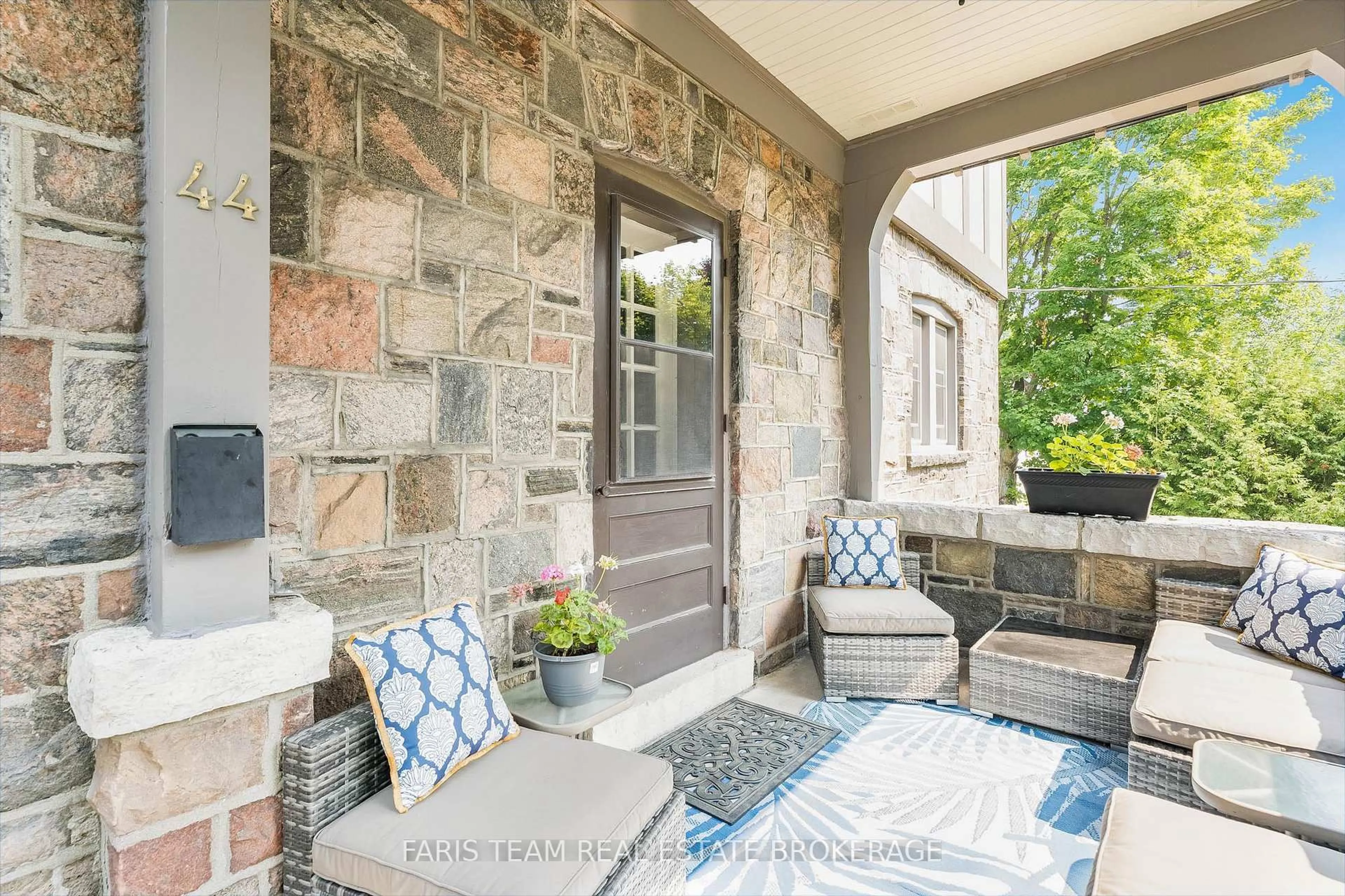 Patio, street for 44 Tecumseth St, Orillia Ontario L3V 1X9