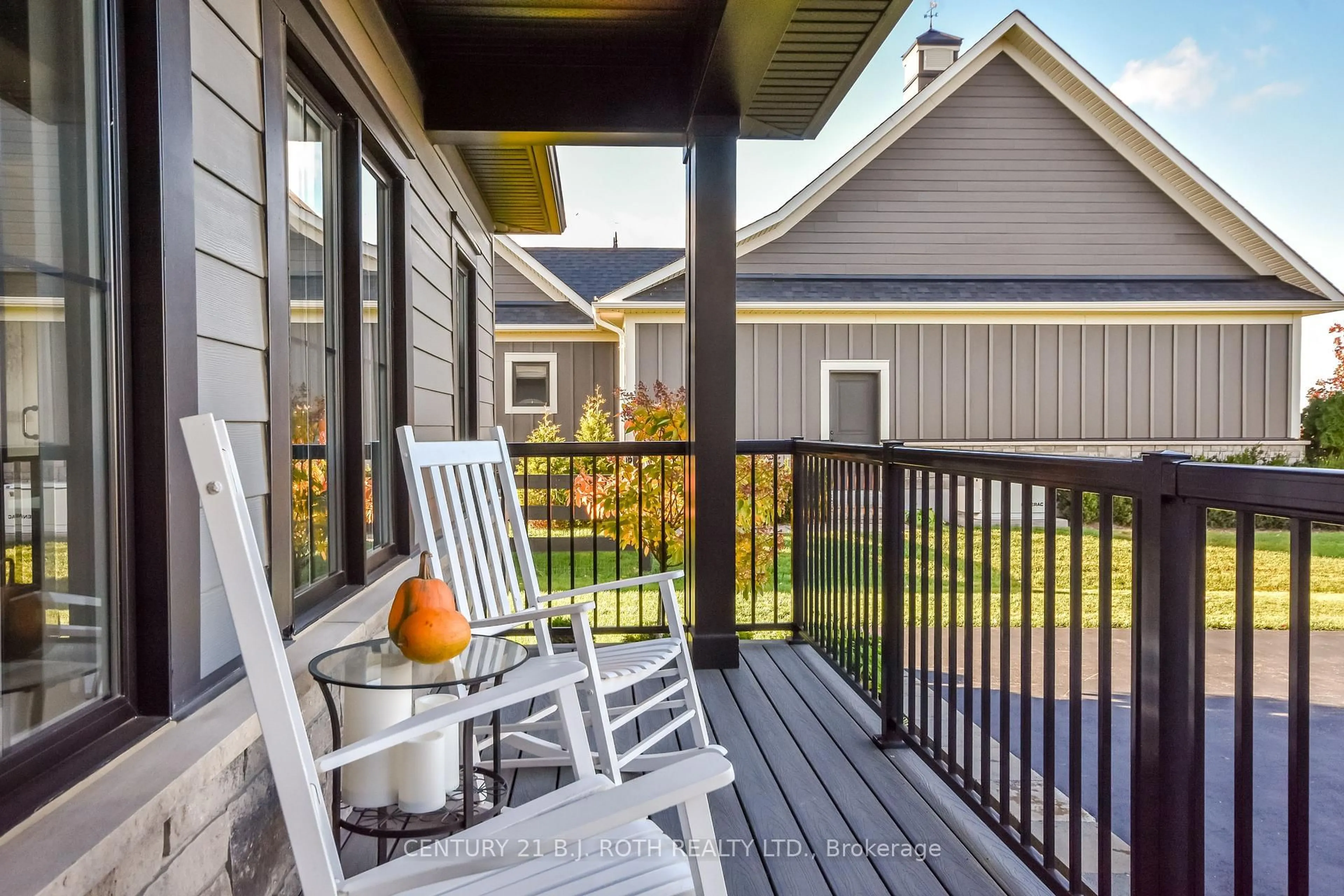 Patio, street for 20 Morgan Dr, Oro-Medonte Ontario L0K 1E0