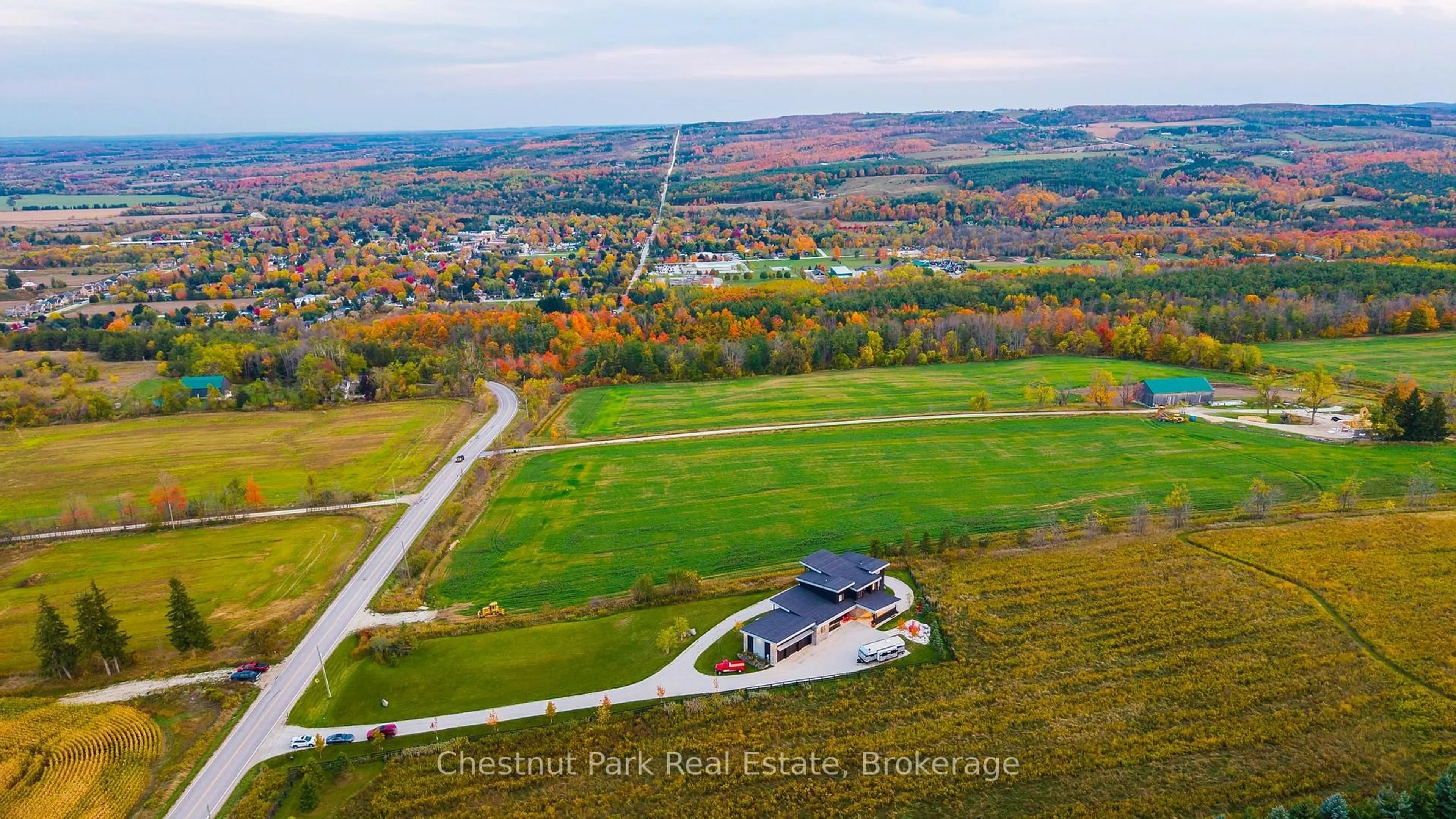 A pic from outside/outdoor area/front of a property/back of a property/a pic from drone, mountain view for 2642 Fairgrounds Rd, Clearview Ontario L0M 1G0