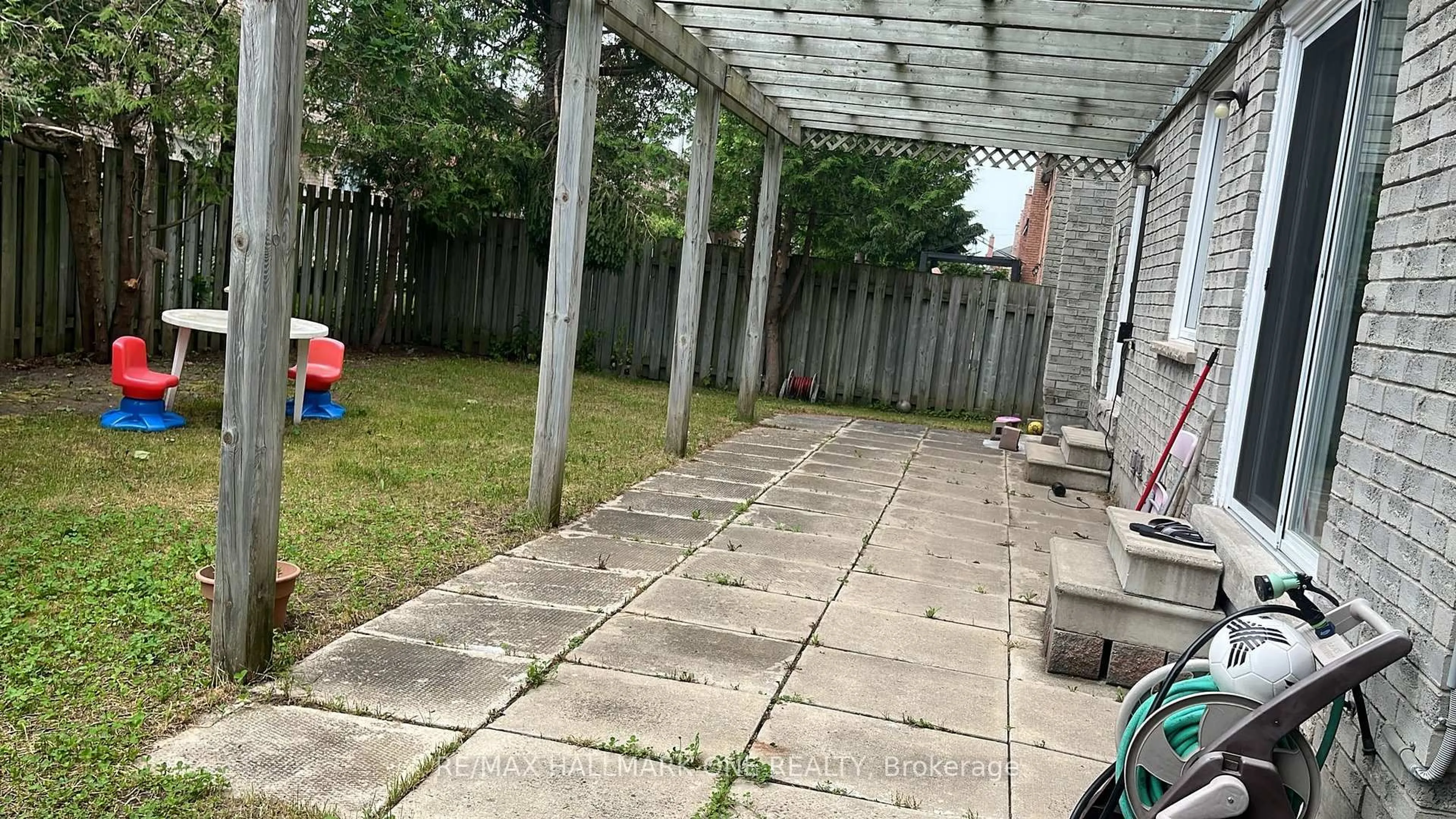 Patio, street for 509 Grove St, Barrie Ontario L4M 5Z4