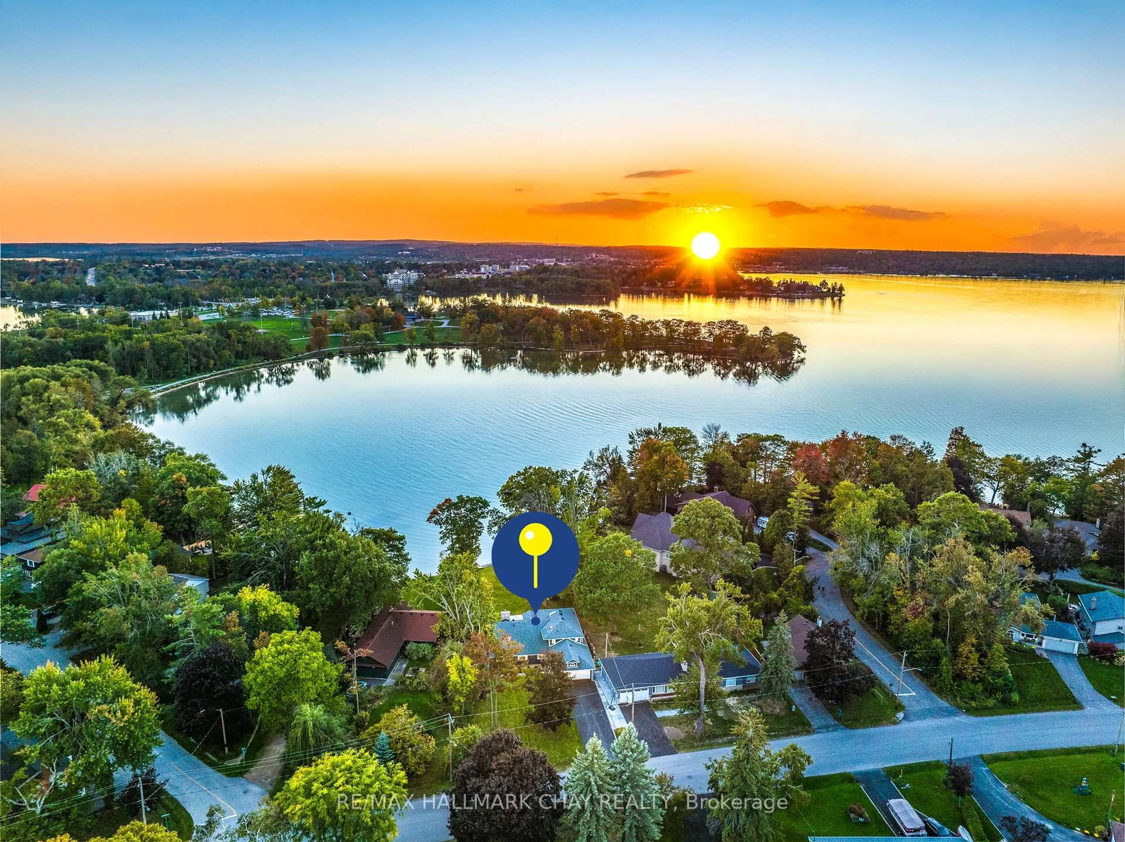 A pic from outside/outdoor area/front of a property/back of a property/a pic from drone, water/lake/river/ocean view for 668 Broadview Ave, Orillia Ontario L3V 6P2