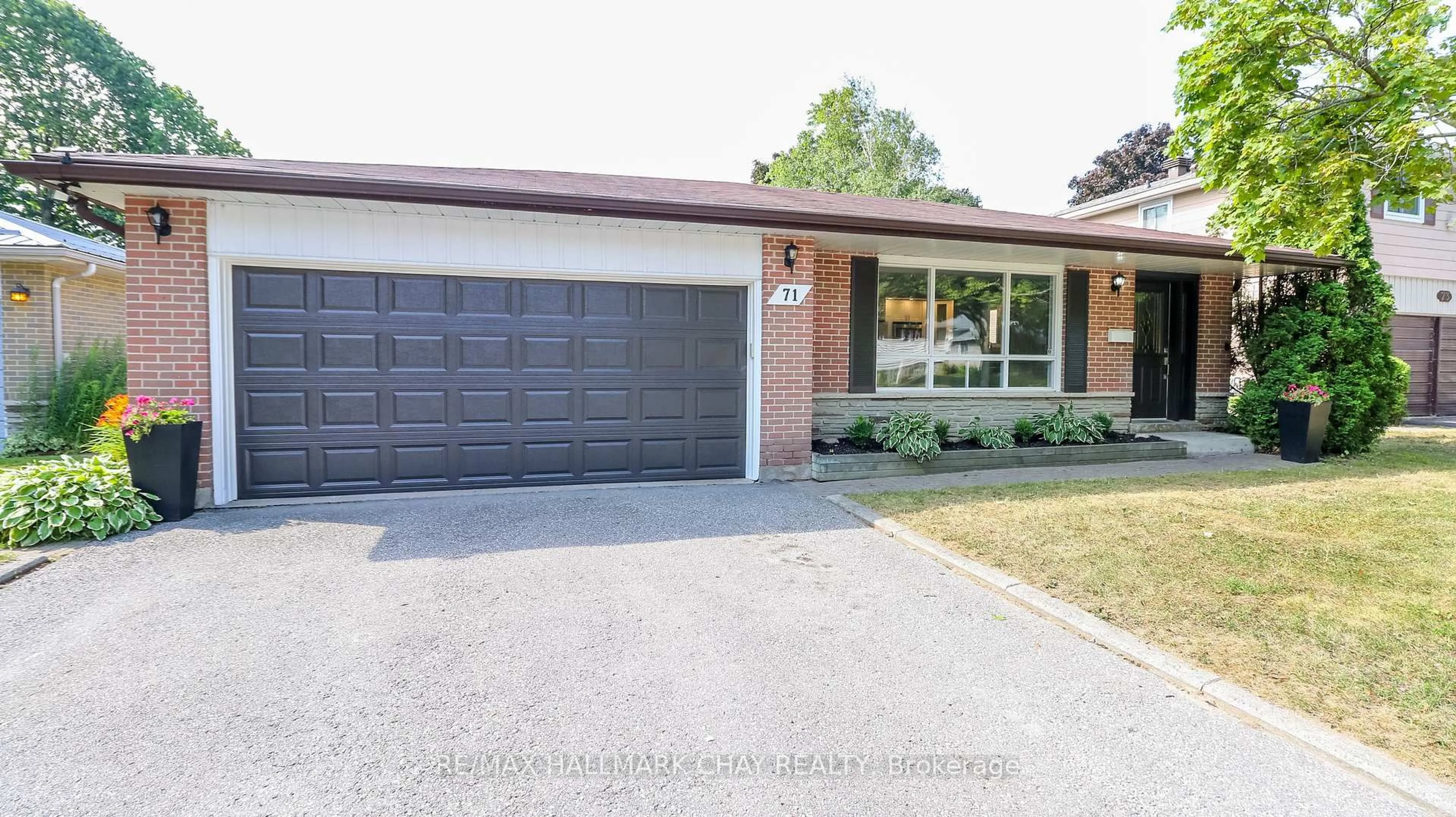 Home with brick exterior material, street for 71 Briar Rd, Barrie Ontario L4N 3M5