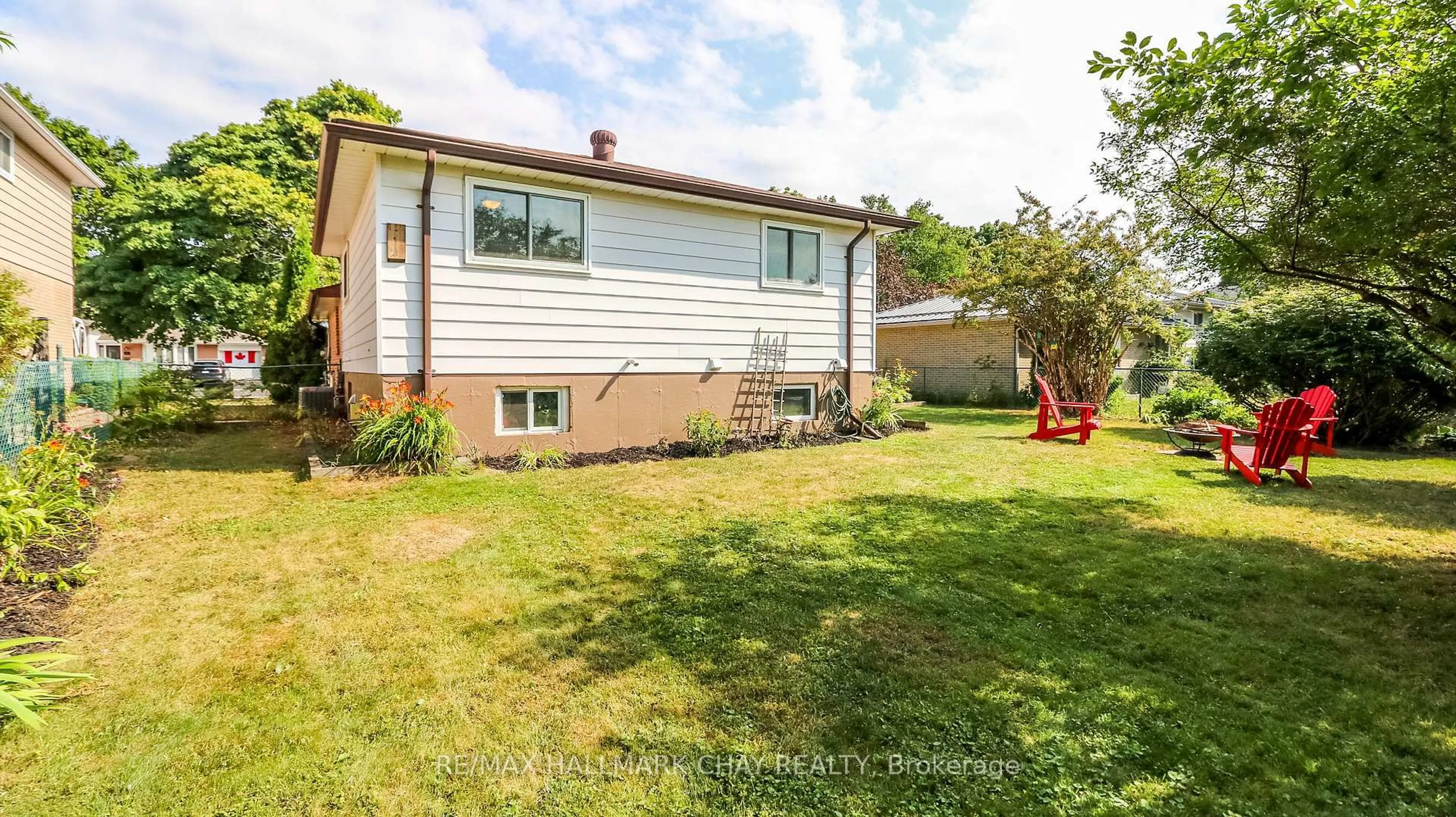 A pic from outside/outdoor area/front of a property/back of a property/a pic from drone, street for 71 Briar Rd, Barrie Ontario L4N 3M5