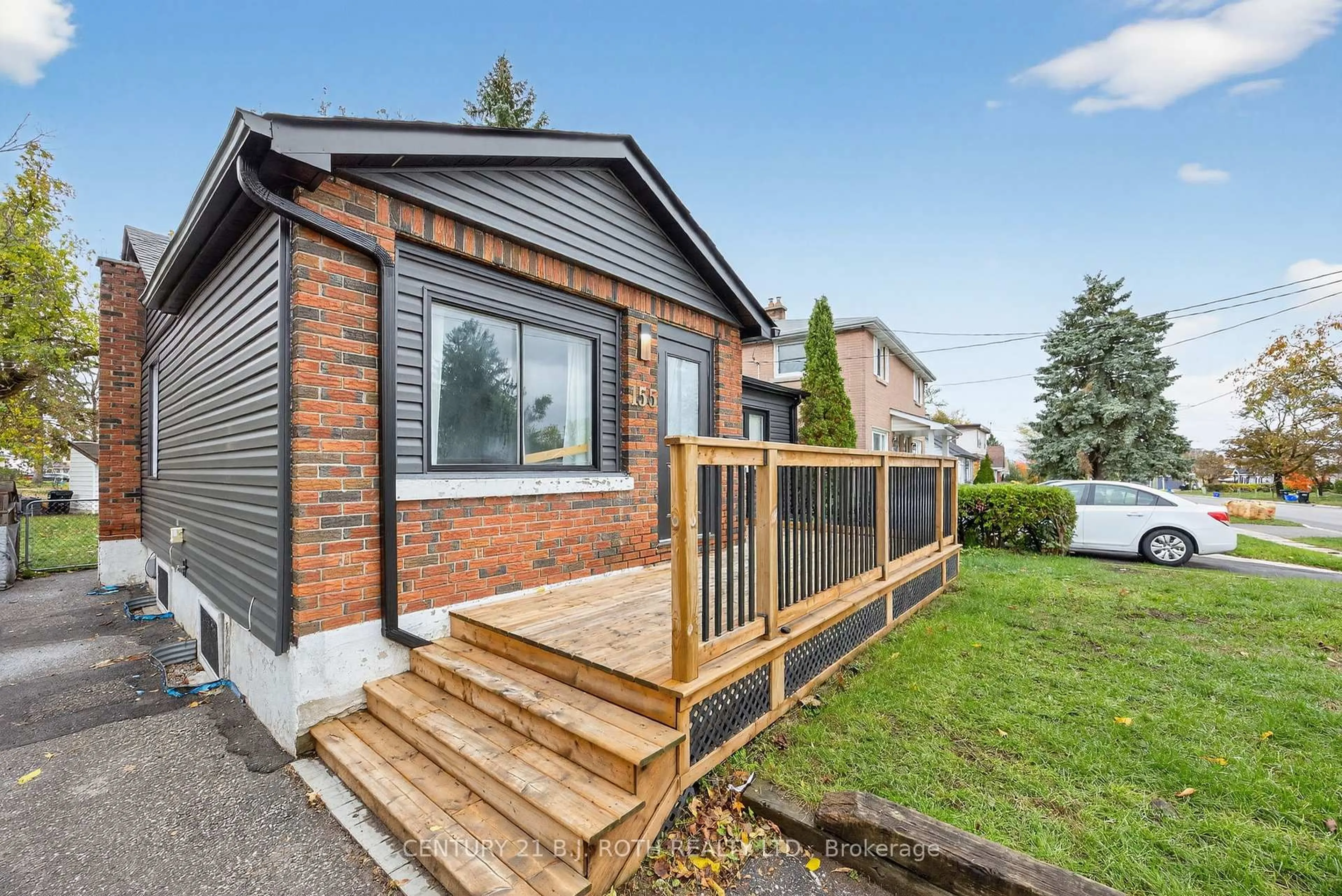 Home with vinyl exterior material, street for 155 Penetang St, Barrie Ontario L4M 1V9
