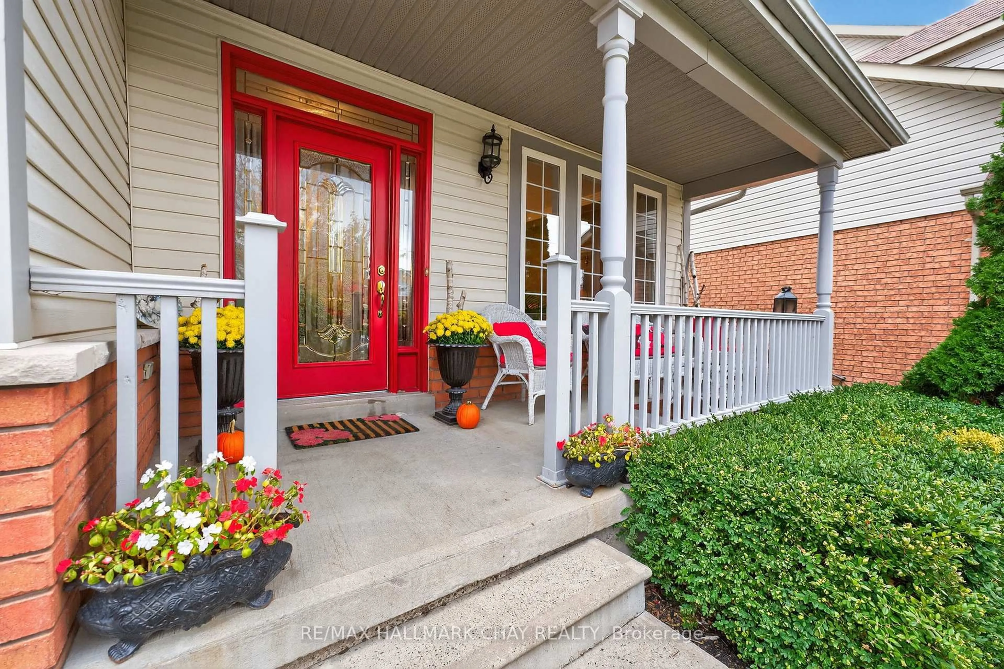 Indoor entryway for 26 Kensington Tr, Barrie Ontario L4N 0K5