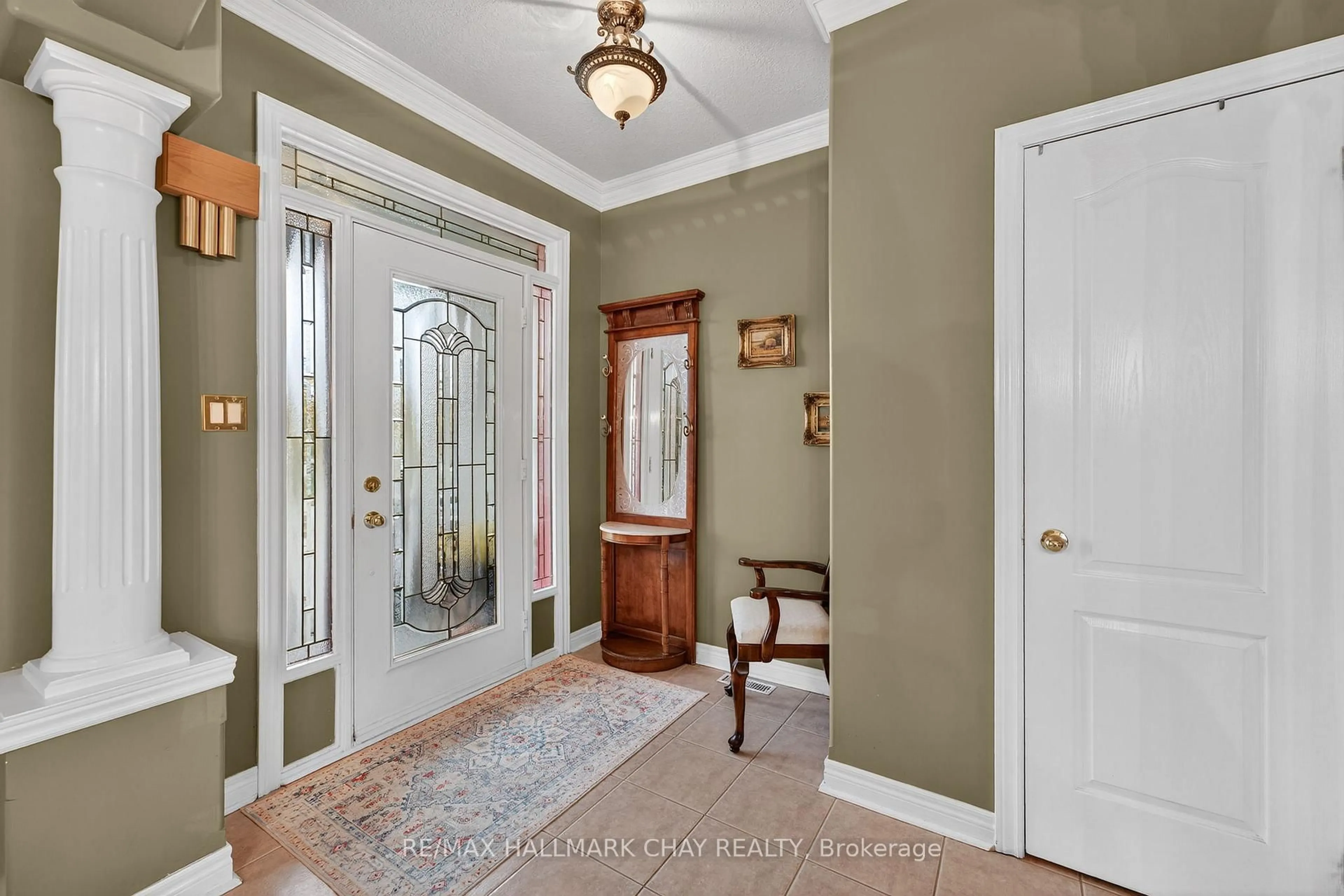 Indoor entryway for 26 Kensington Tr, Barrie Ontario L4N 0K5