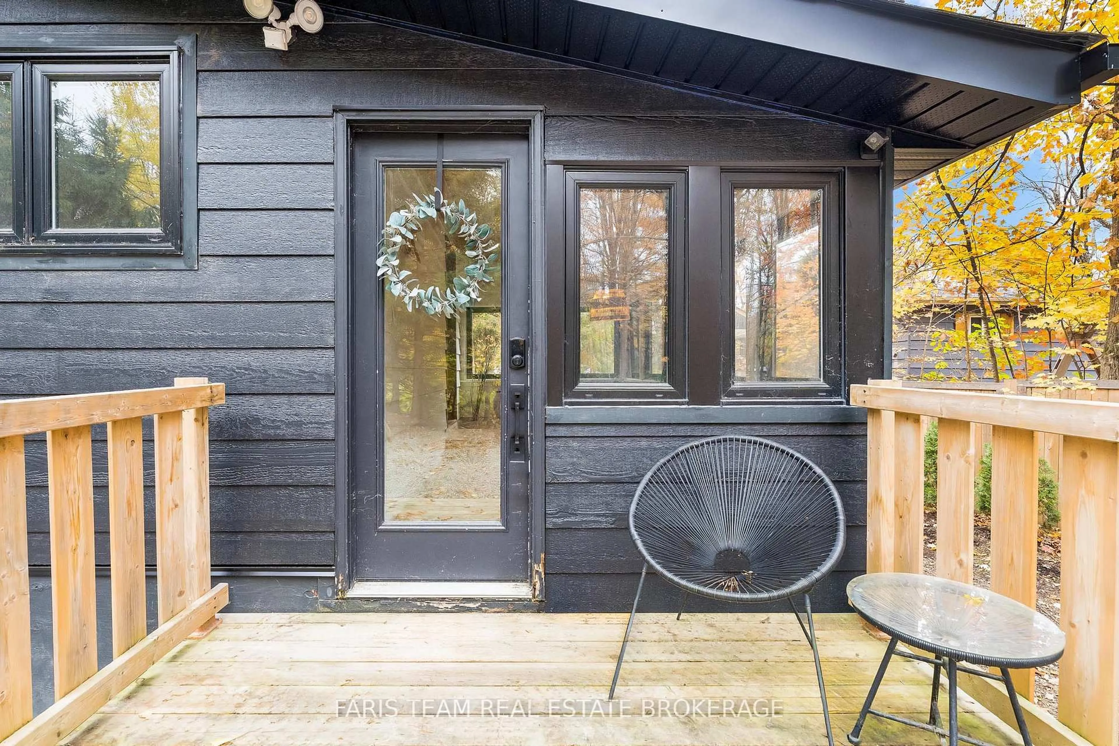 Indoor entryway for 7475 Island Cres, Severn Ontario L0K 2B0