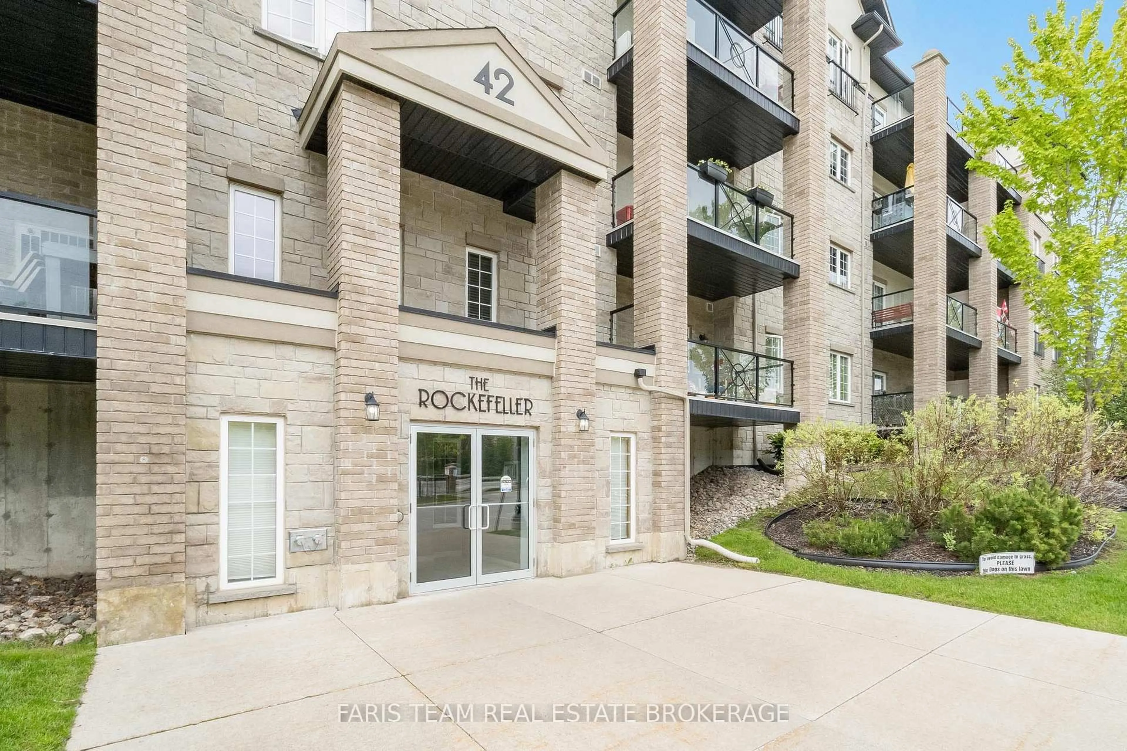 Unknown for 42 Ferndale Dr #402, Barrie Ontario L4N 2M5