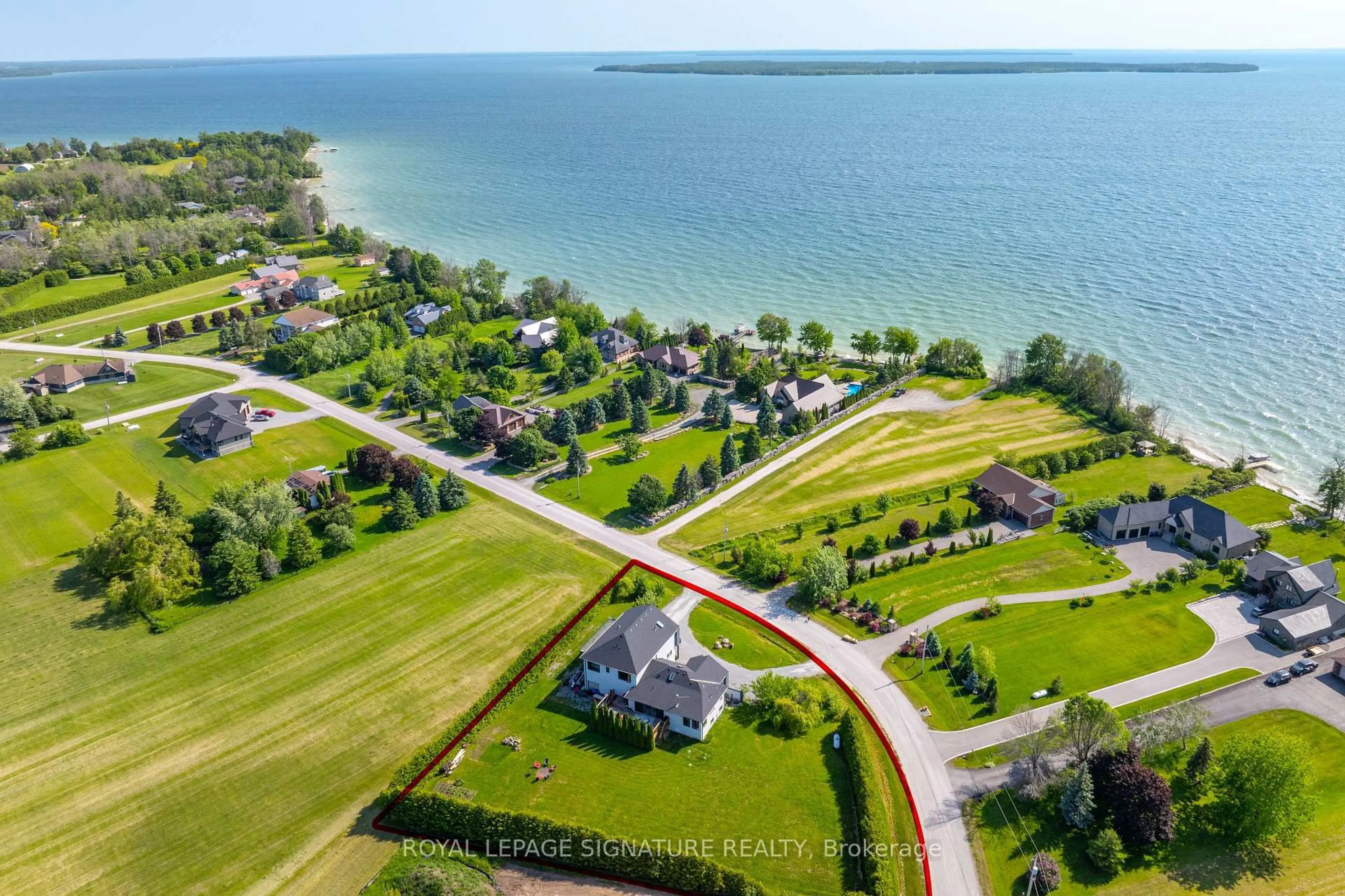A pic from outside/outdoor area/front of a property/back of a property/a pic from drone, water/lake/river/ocean view for 2978 Suntrac Dr, Ramara Ontario L0K 1B0