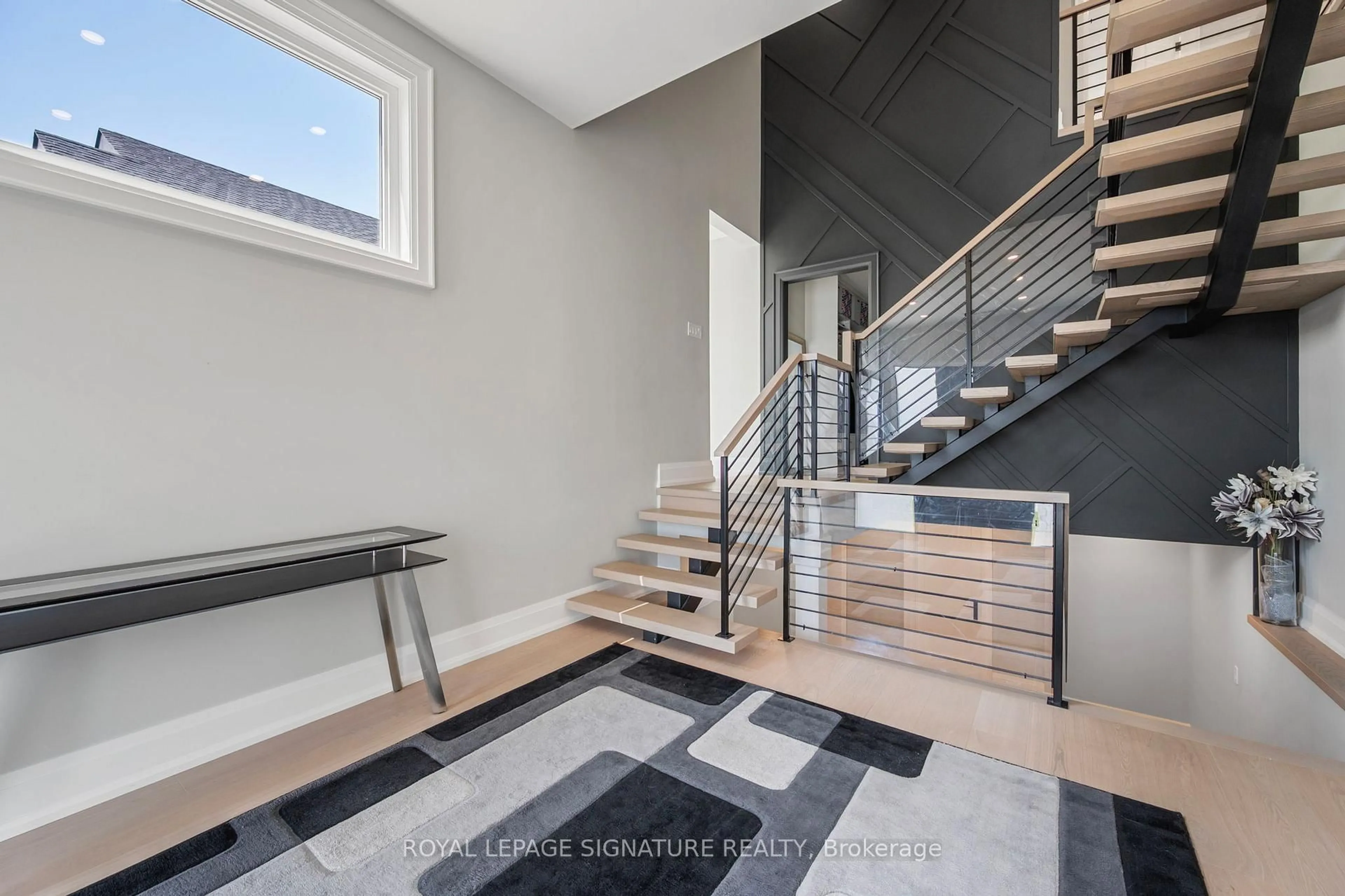 Stairs for 2978 Suntrac Dr, Ramara Ontario L0K 1B0