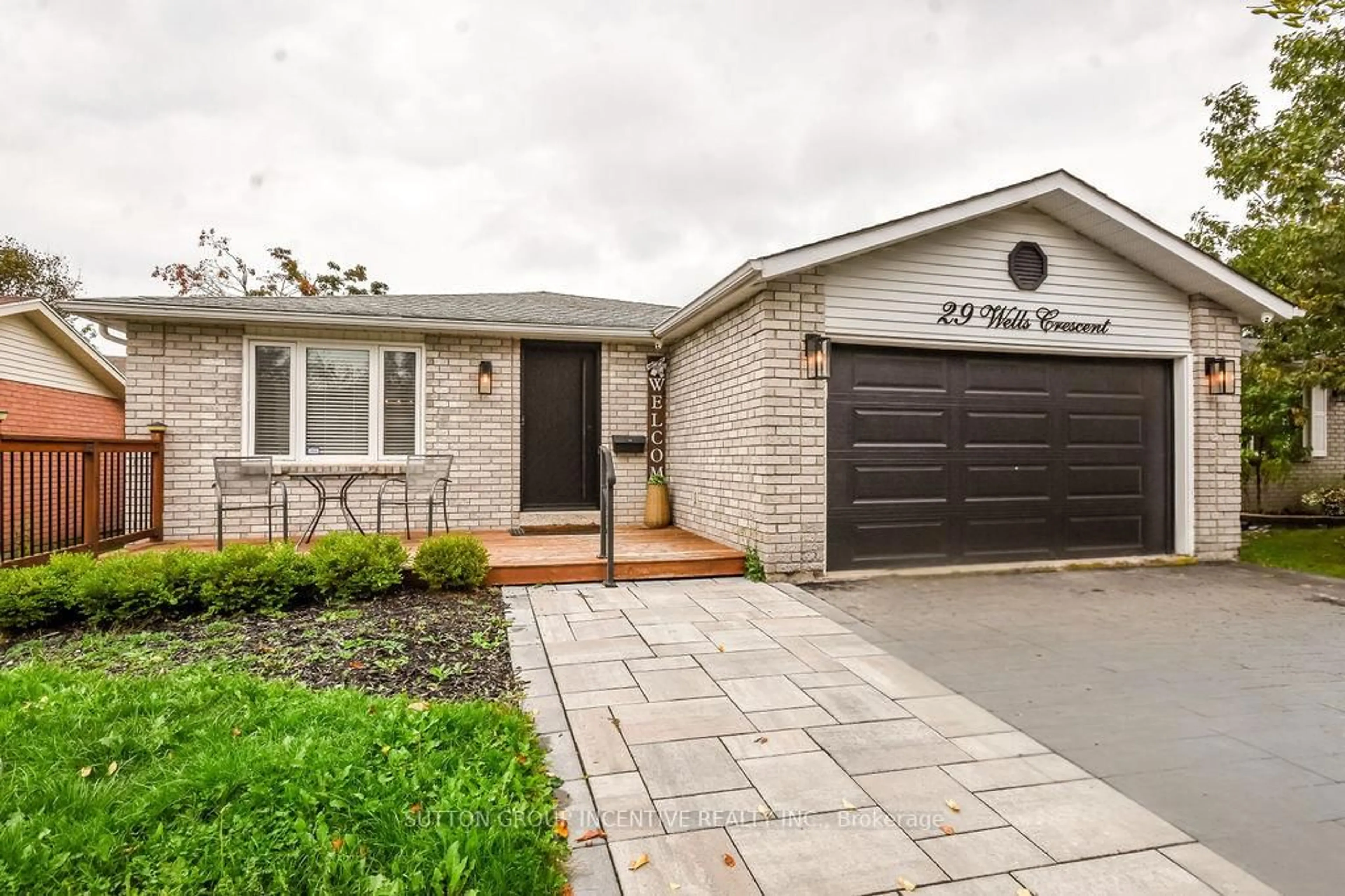 Home with brick exterior material, street for 29 Wells Cres, Barrie Ontario L4N 5W8