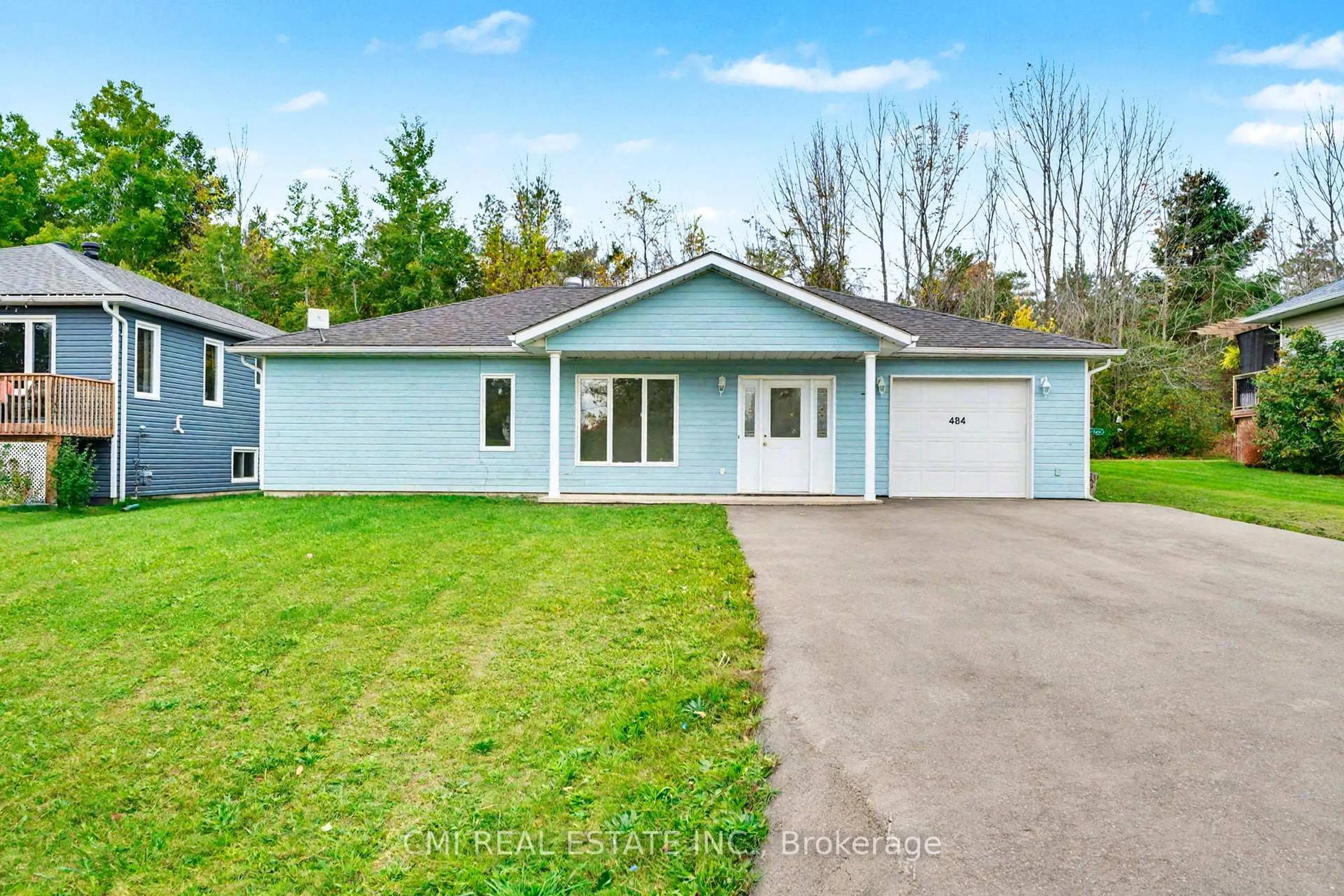 Home with vinyl exterior material, street for 484 7th Ave, Tay Ontario L0K 1R0