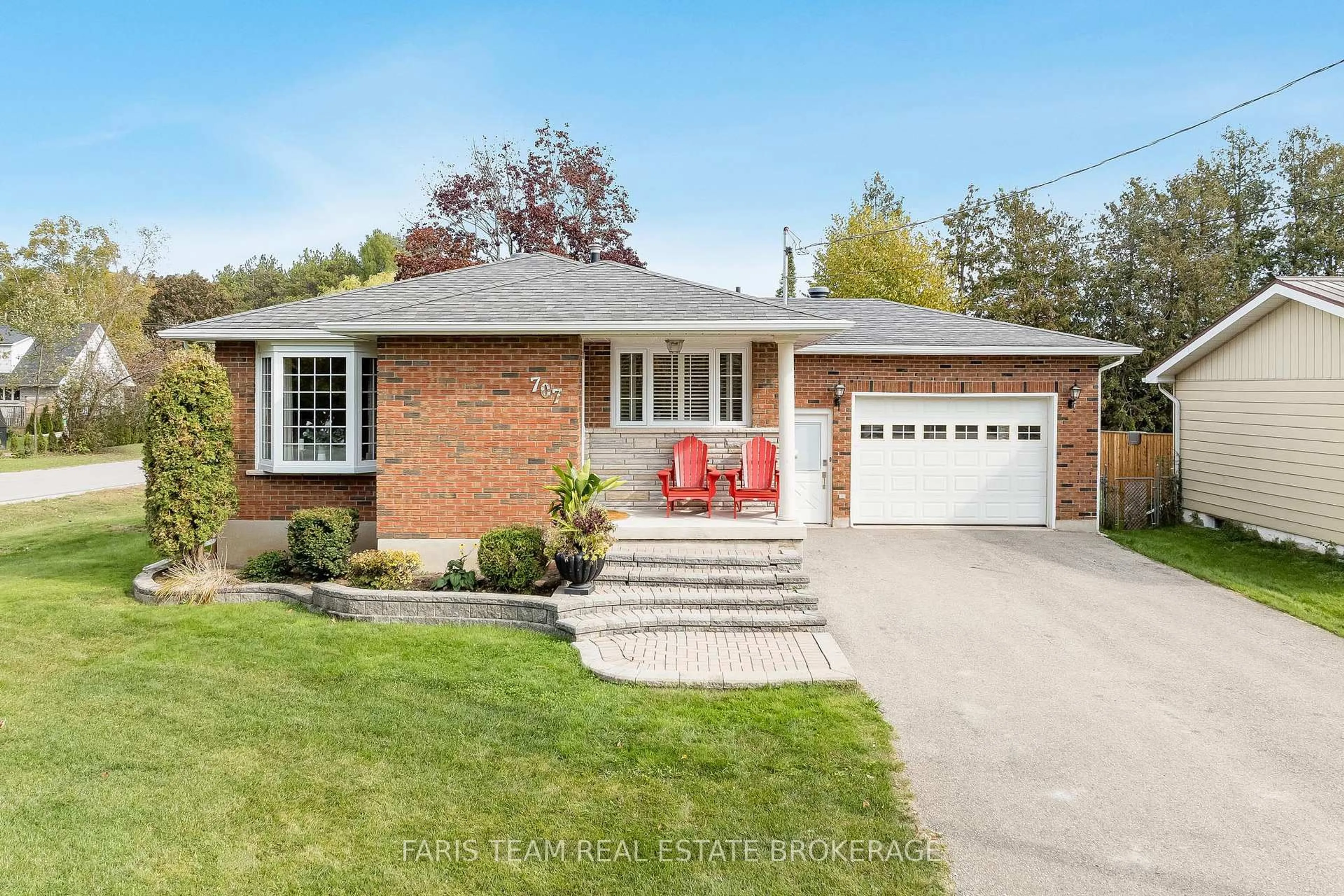 Home with brick exterior material, street for 707 9th Ave, Tay Ontario L0K 1R0