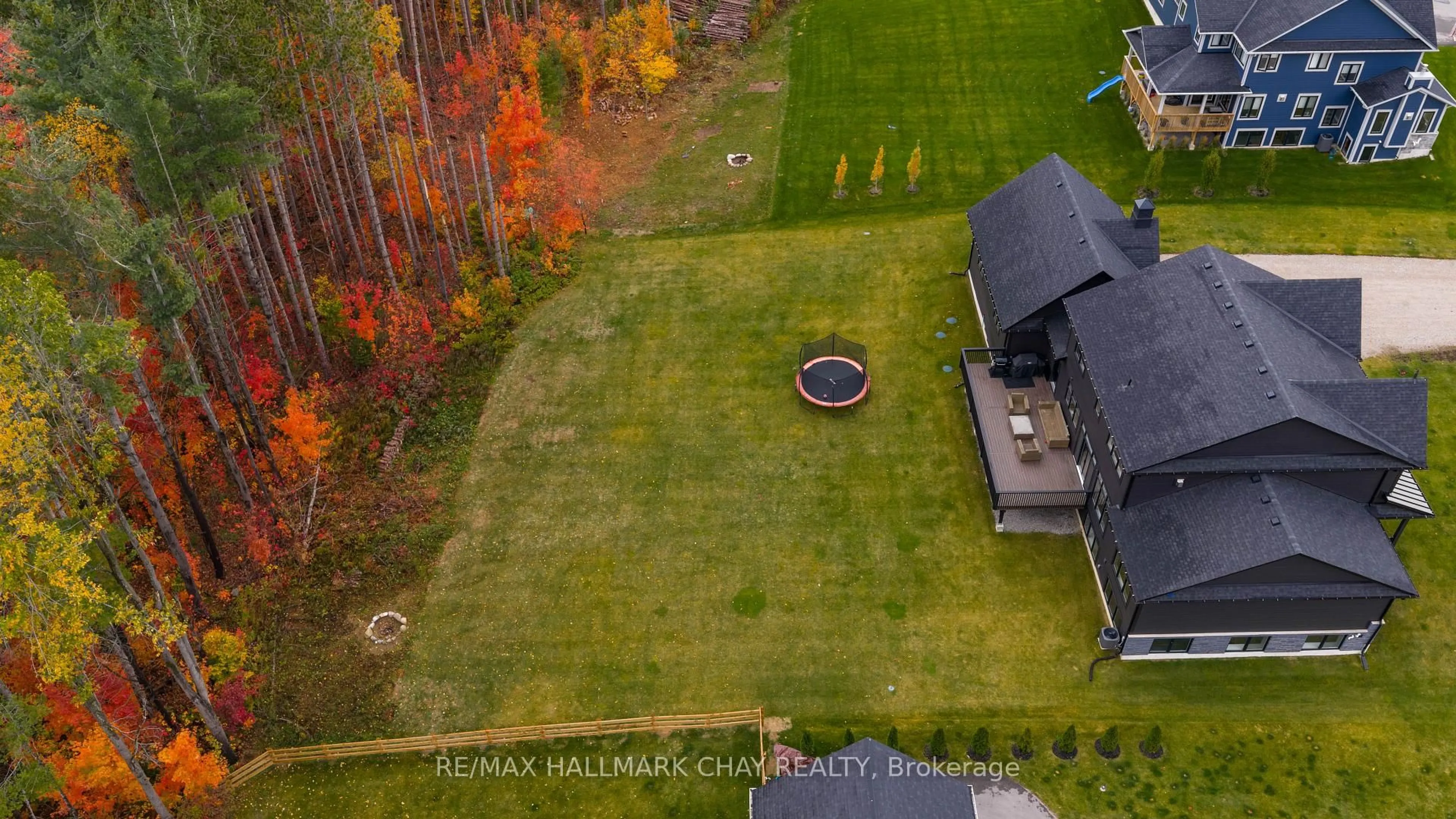 A pic from outside/outdoor area/front of a property/back of a property/a pic from drone, unknown for 72 Georgian Grande Dr, Oro-Medonte Ontario L0K 1E0