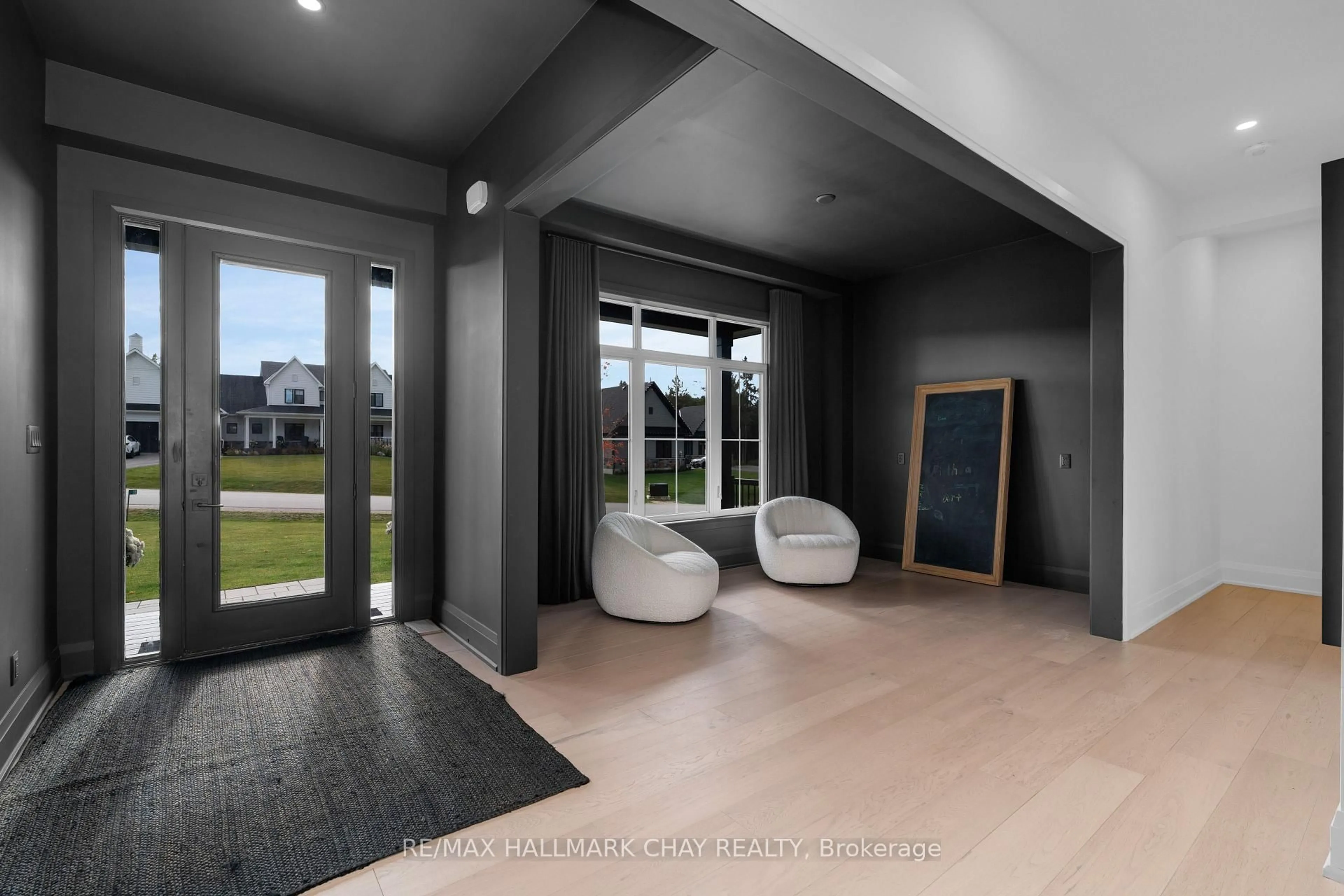 Indoor foyer for 72 Georgian Grande Dr, Oro-Medonte Ontario L0K 1E0