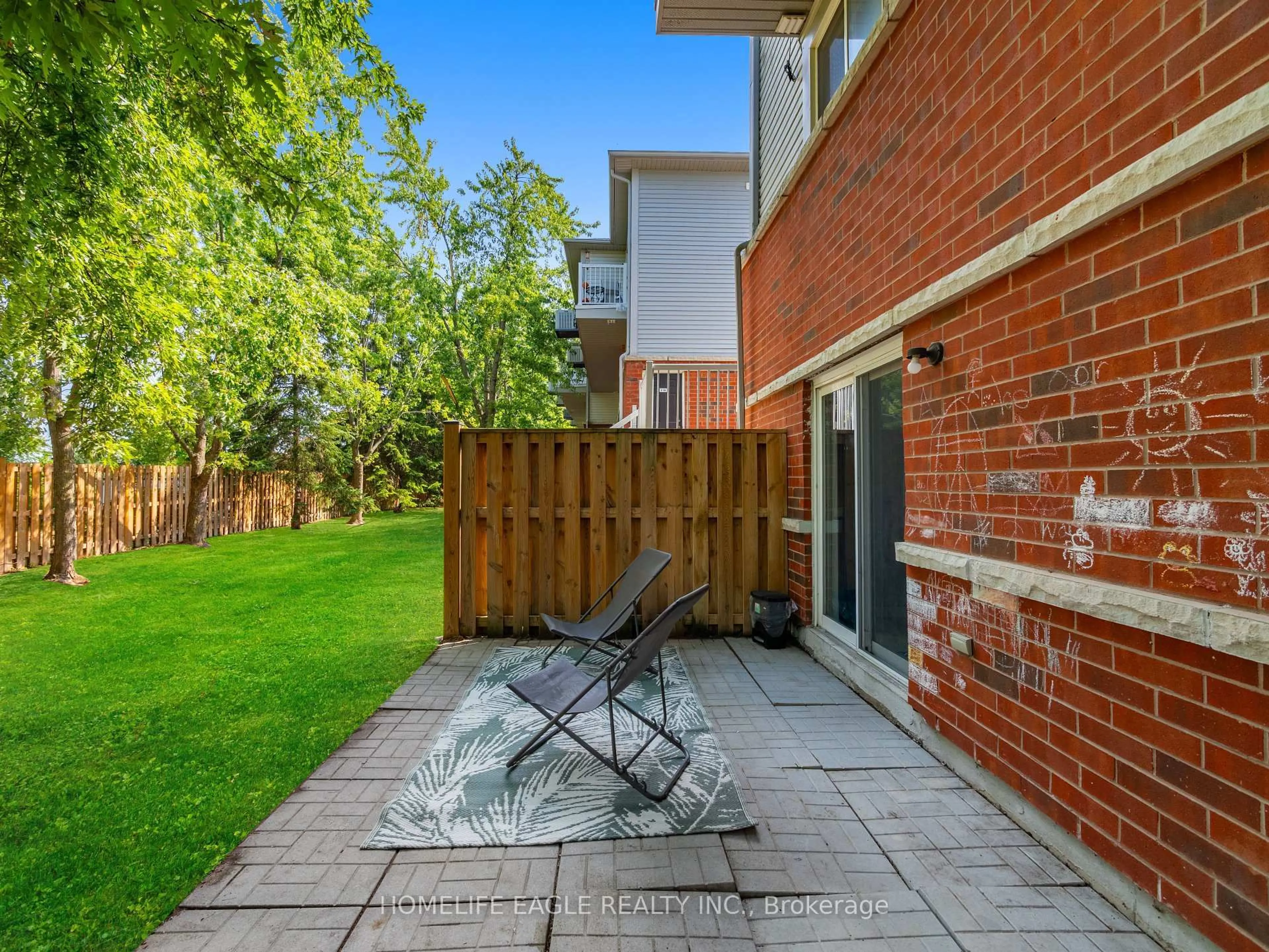 Patio, street for 235 Ferndale Dr #13, Barrie Ontario L4N 0T6