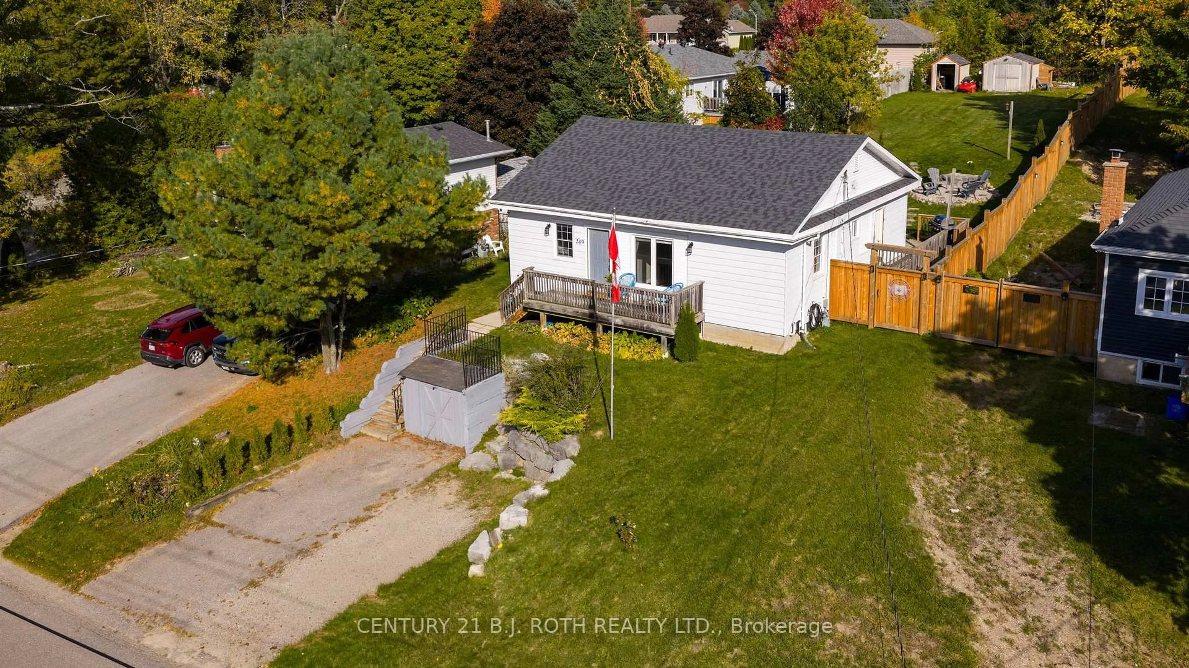 A pic from outside/outdoor area/front of a property/back of a property/a pic from drone, street for 249 Church St, Penetanguishene Ontario L9M 1G6