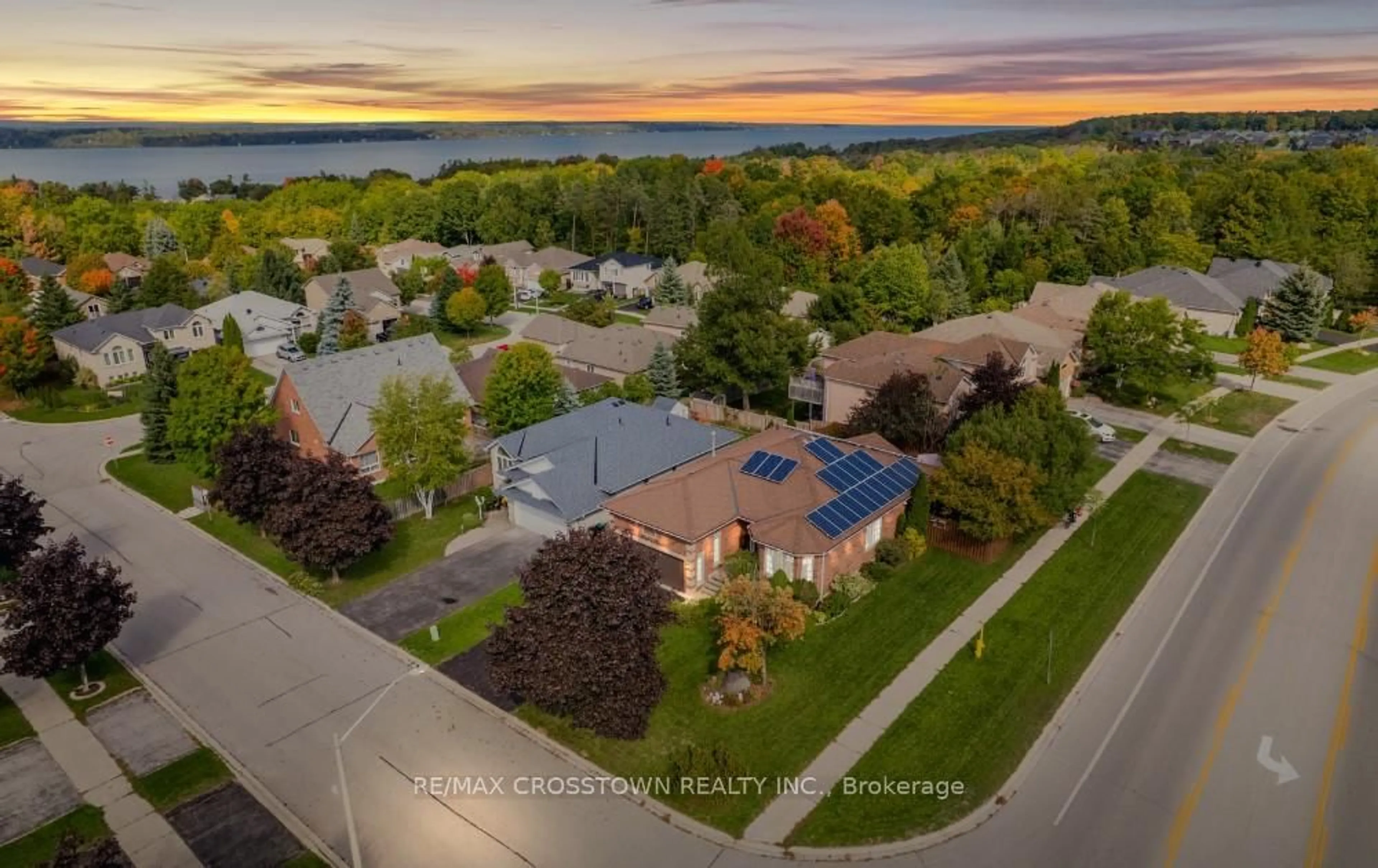 A pic from outside/outdoor area/front of a property/back of a property/a pic from drone, water/lake/river/ocean view for 1 Bloxham Pl, Barrie Ontario L4N 9K3