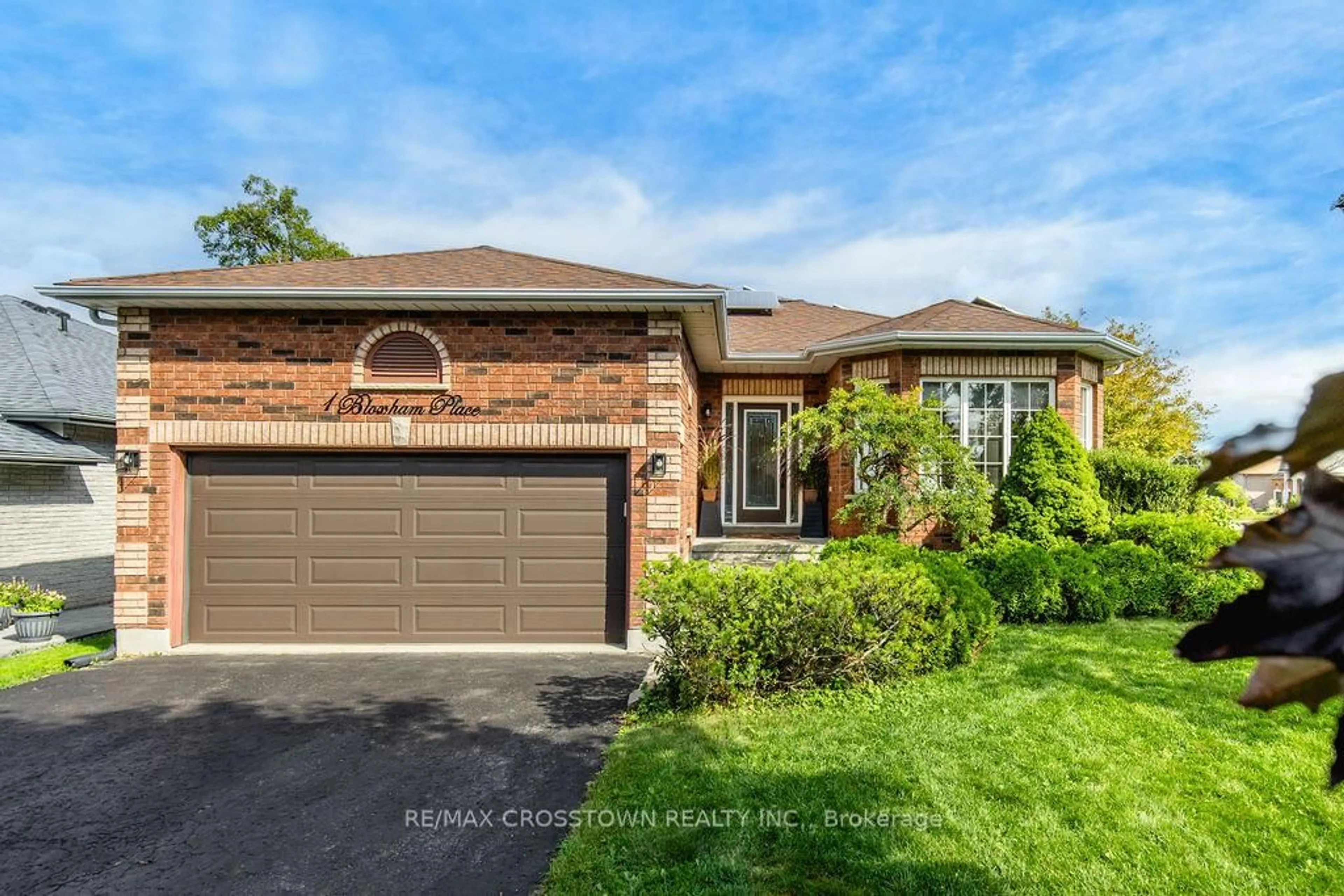 Home with brick exterior material, street for 1 Bloxham Pl, Barrie Ontario L4N 9K3