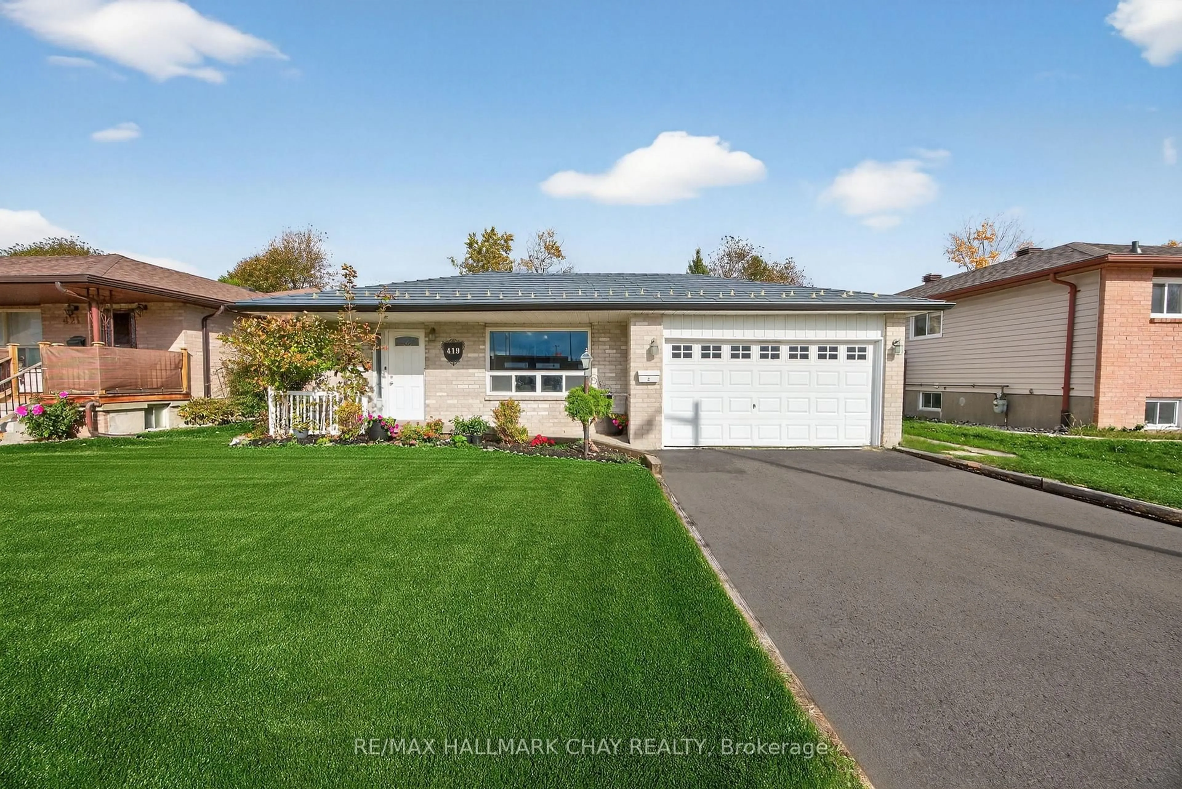 Home with vinyl exterior material, street for 419 Leacock Dr, Barrie Ontario L4N 5L8