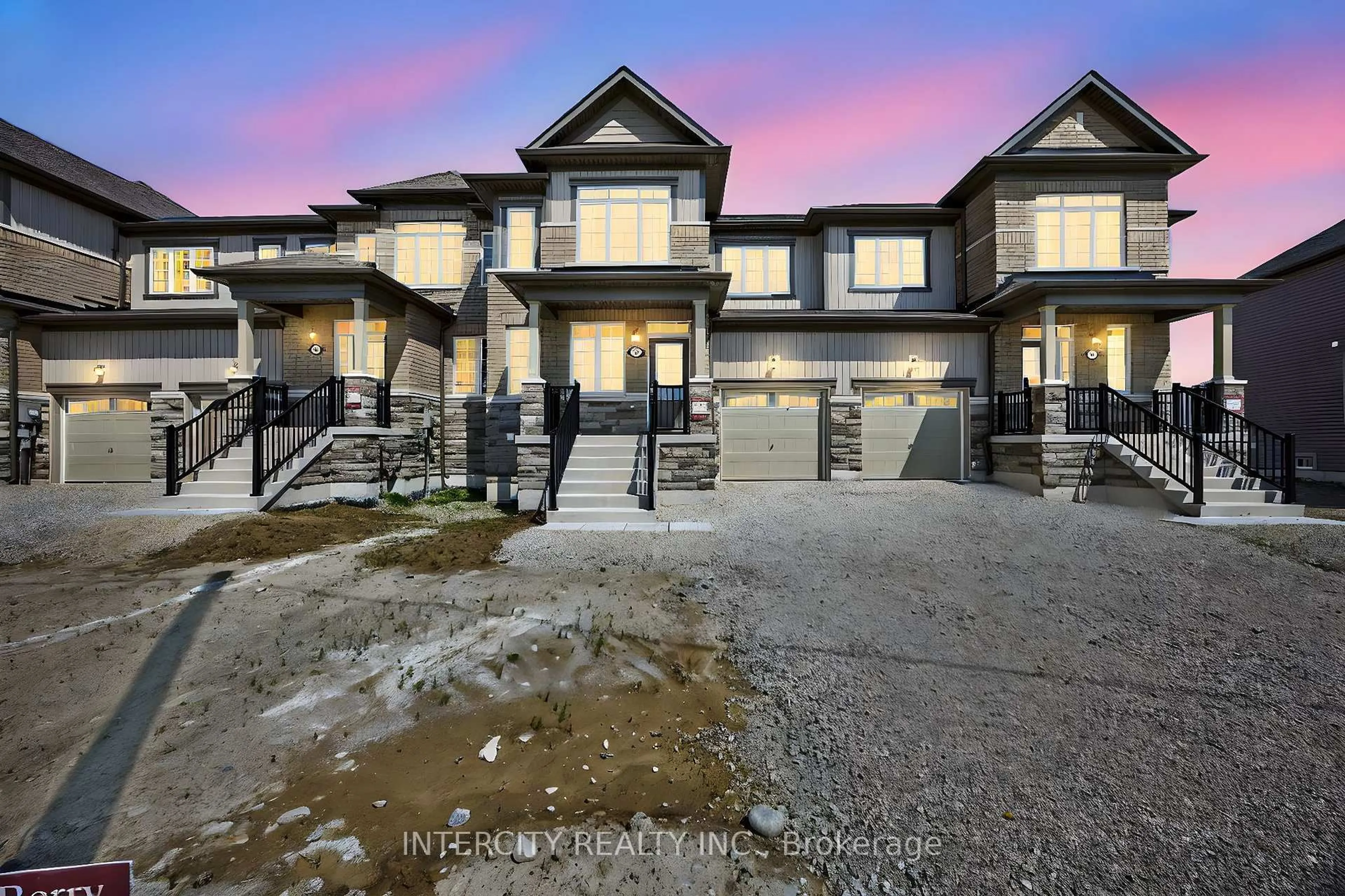 A pic from outside/outdoor area/front of a property/back of a property/a pic from drone, street for 15 Avalon Dr, Wasaga Beach Ontario L9R 0M2