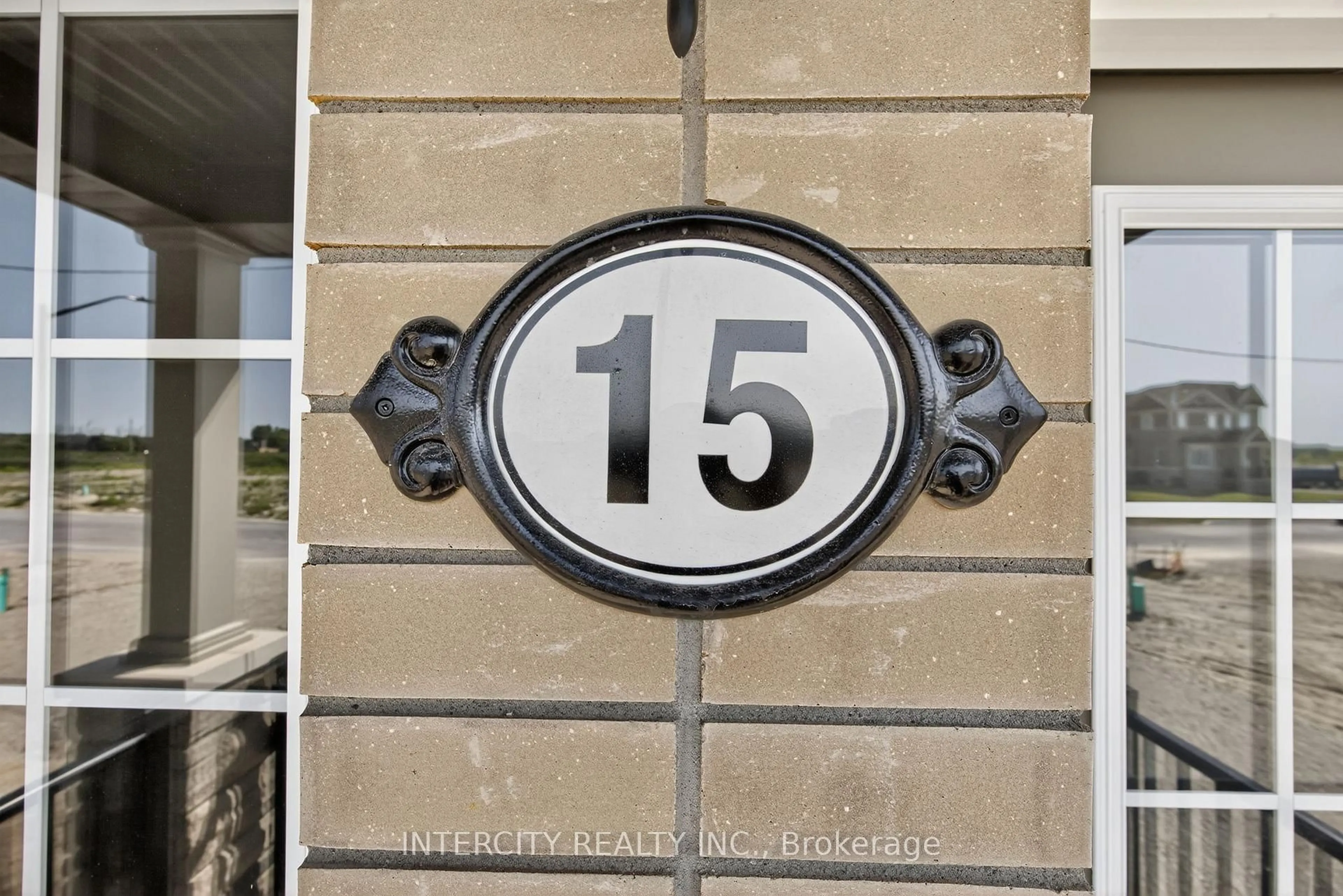 Indoor entryway for 15 Avalon Dr, Wasaga Beach Ontario L9R 0M2