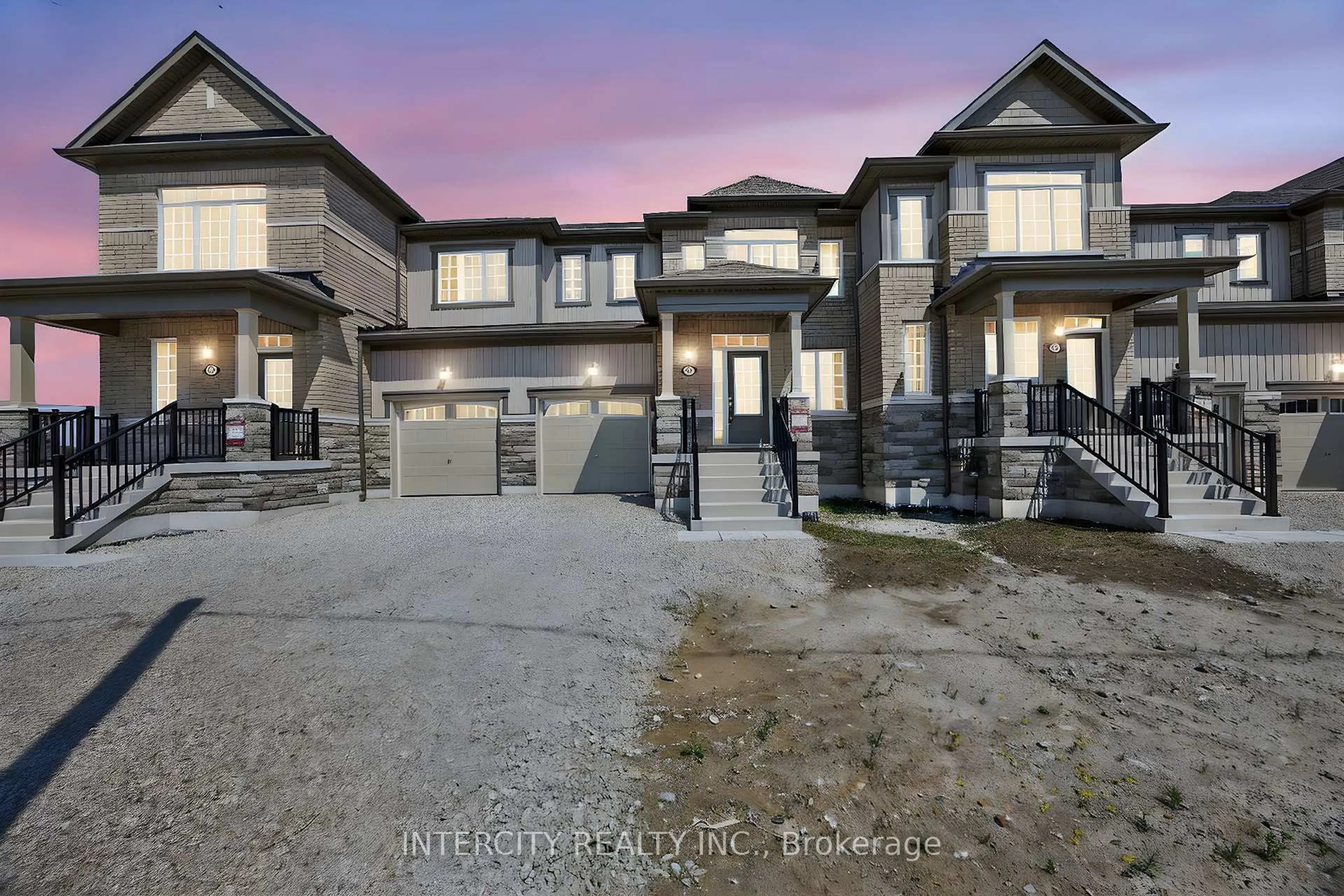 A pic from outside/outdoor area/front of a property/back of a property/a pic from drone, street for 21 Avalon Dr, Wasaga Beach Ontario L9R 0M2