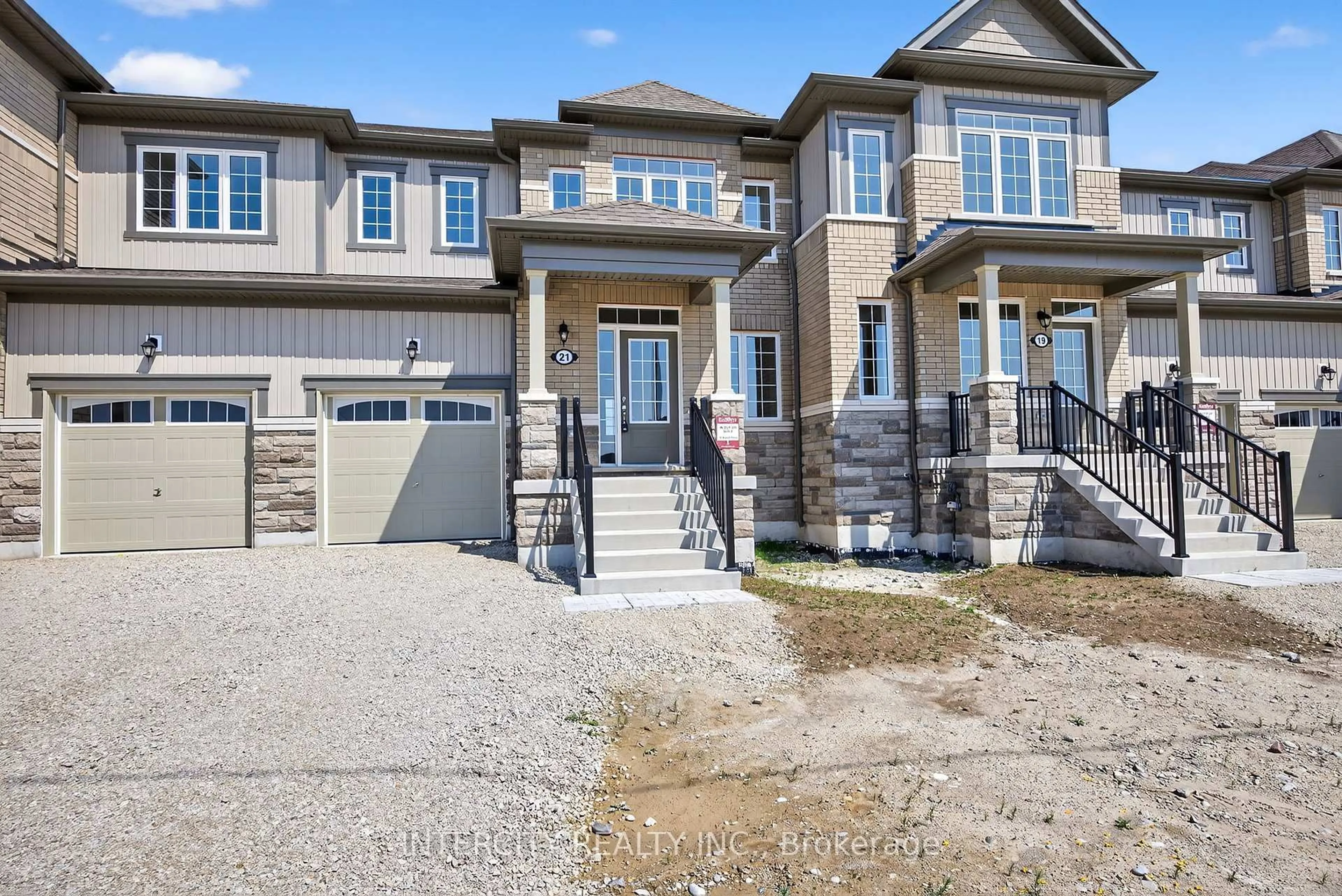 Home with brick exterior material, street for 21 Avalon Dr, Wasaga Beach Ontario L9R 0M2