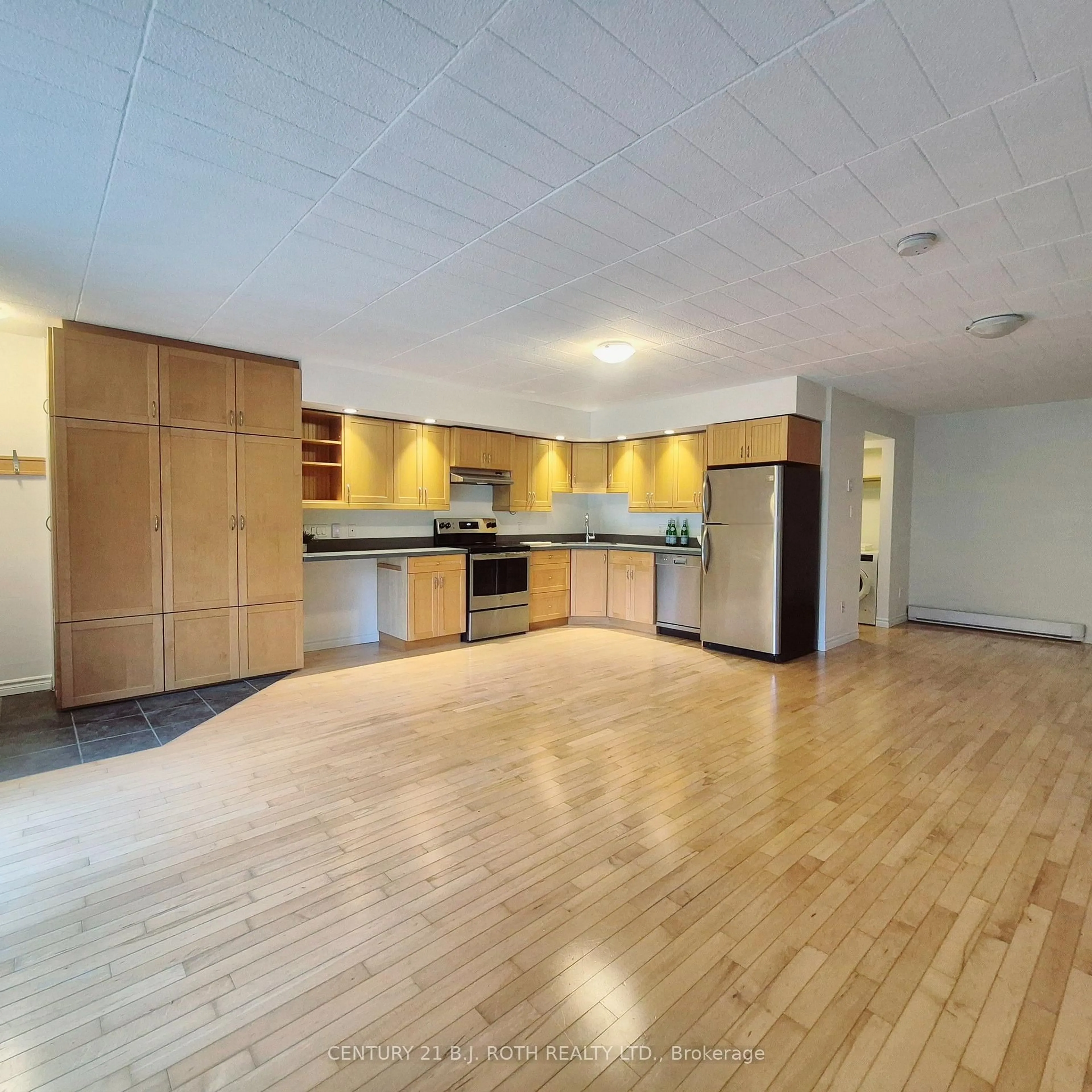 Open concept kitchen, wood/laminate floor for 1102 HORSESHOE VALLEY Rd #126, Oro-Medonte Ontario L4M 4Y8