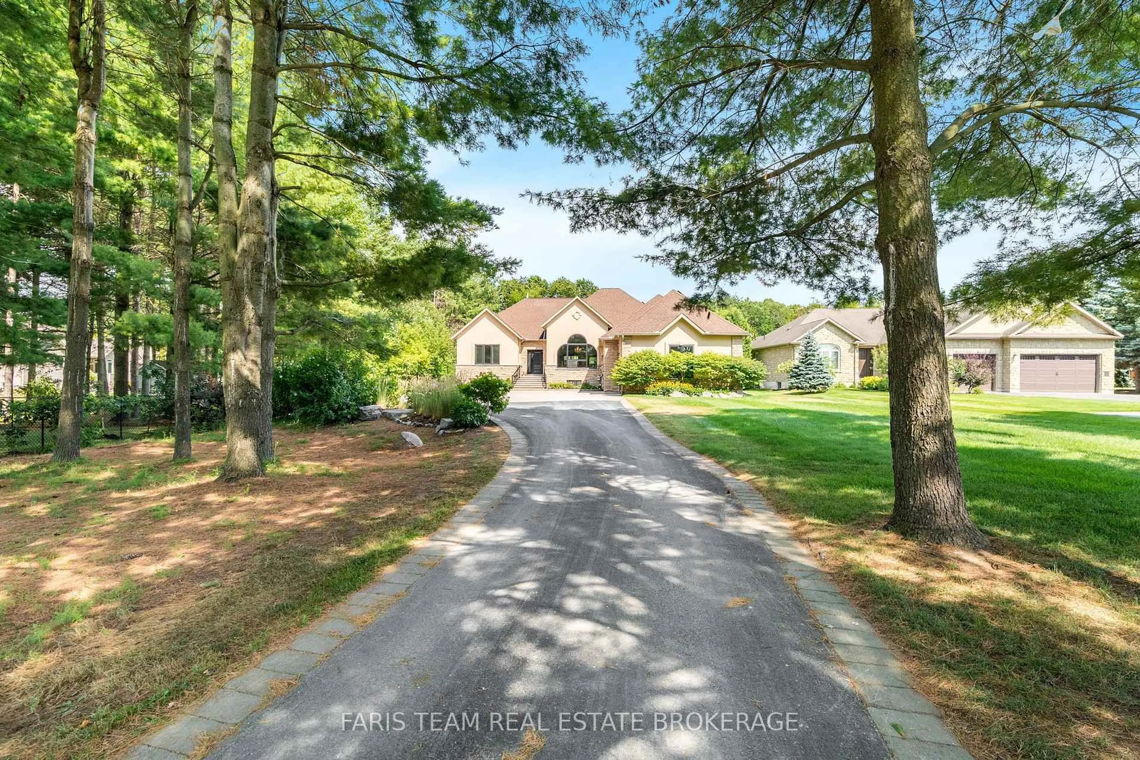 A pic from outside/outdoor area/front of a property/back of a property/a pic from drone, street for 1609 Wedgewood Dr, Wasaga Beach Ontario L9Z 1R8