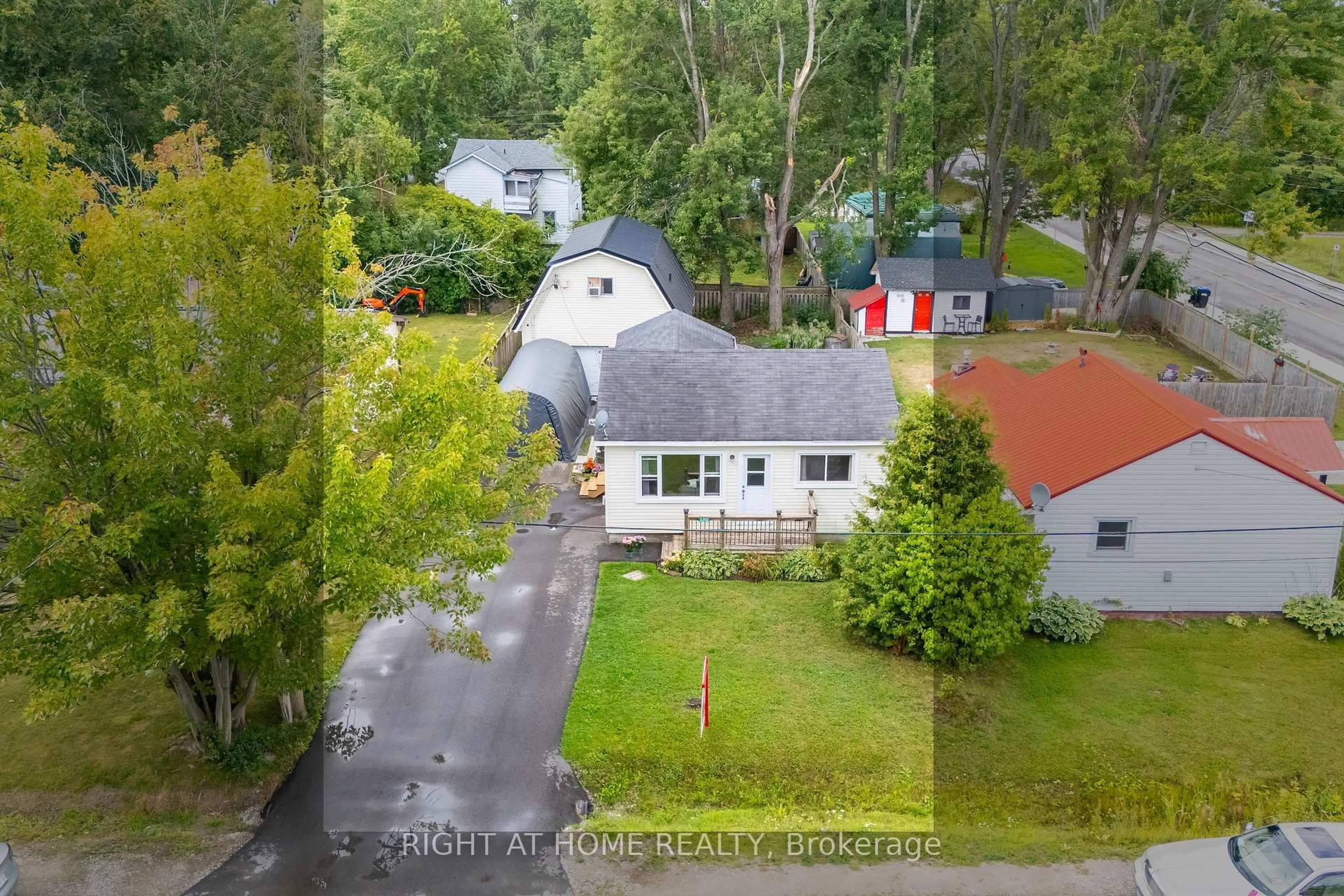 A pic from outside/outdoor area/front of a property/back of a property/a pic from drone, street for 3392 Coronation Ave, Severn Ontario L0K 1G0