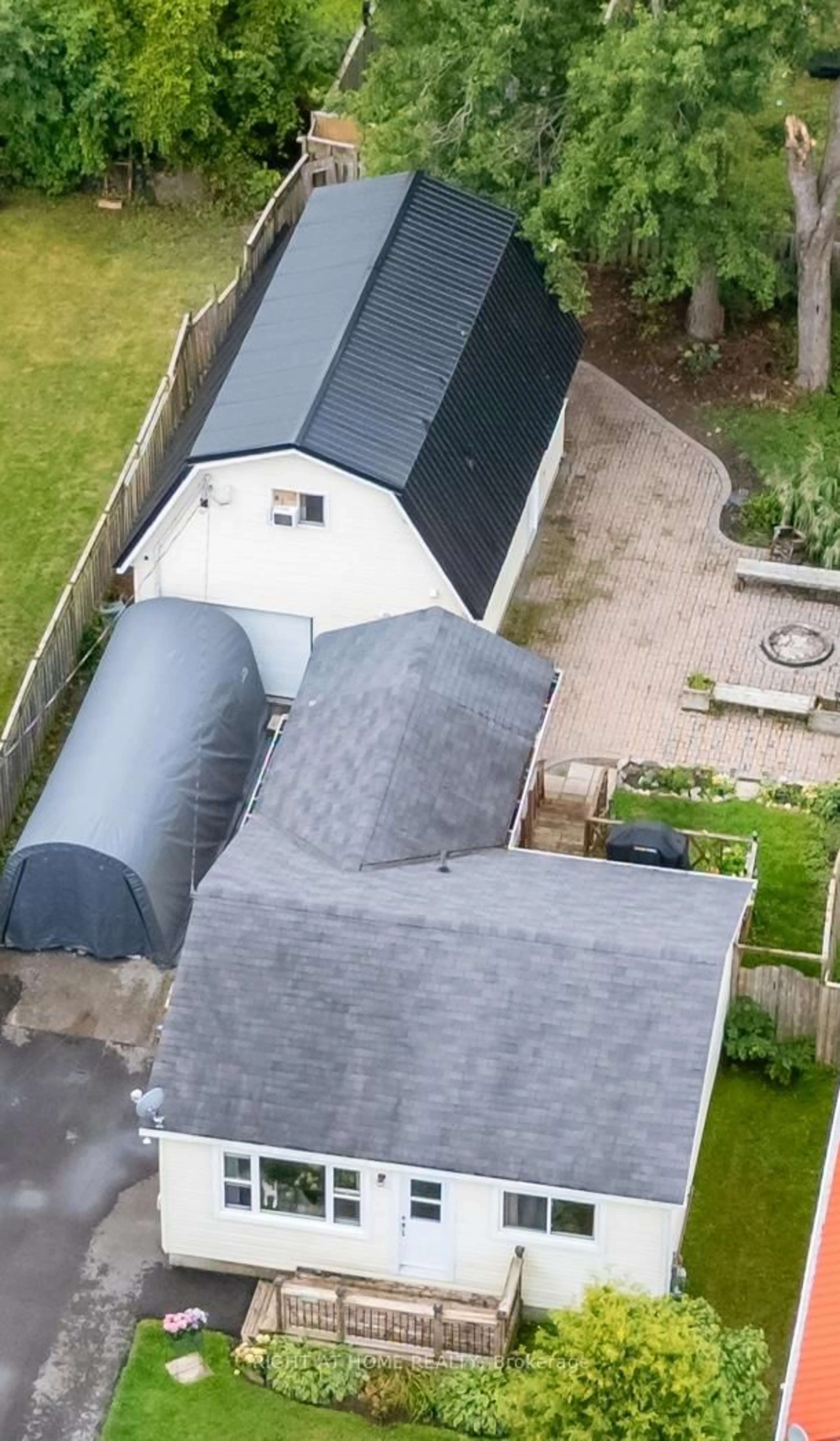 A pic from outside/outdoor area/front of a property/back of a property/a pic from drone, unknown for 3392 Coronation Ave, Severn Ontario L0K 1G0