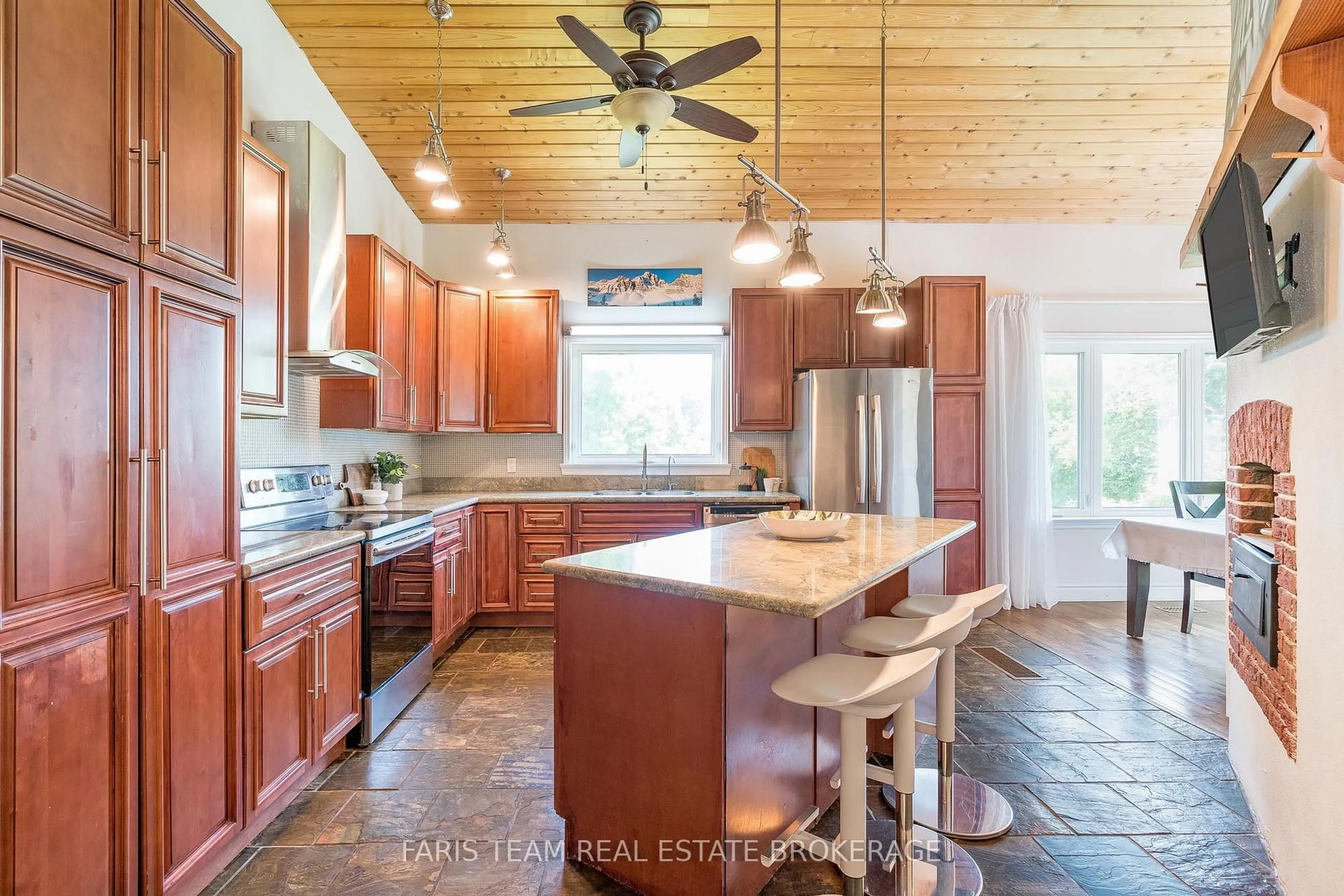 Open concept kitchen, ceramic/tile floor for 4328 Line 8, Oro-Medonte Ontario L0K 1E0