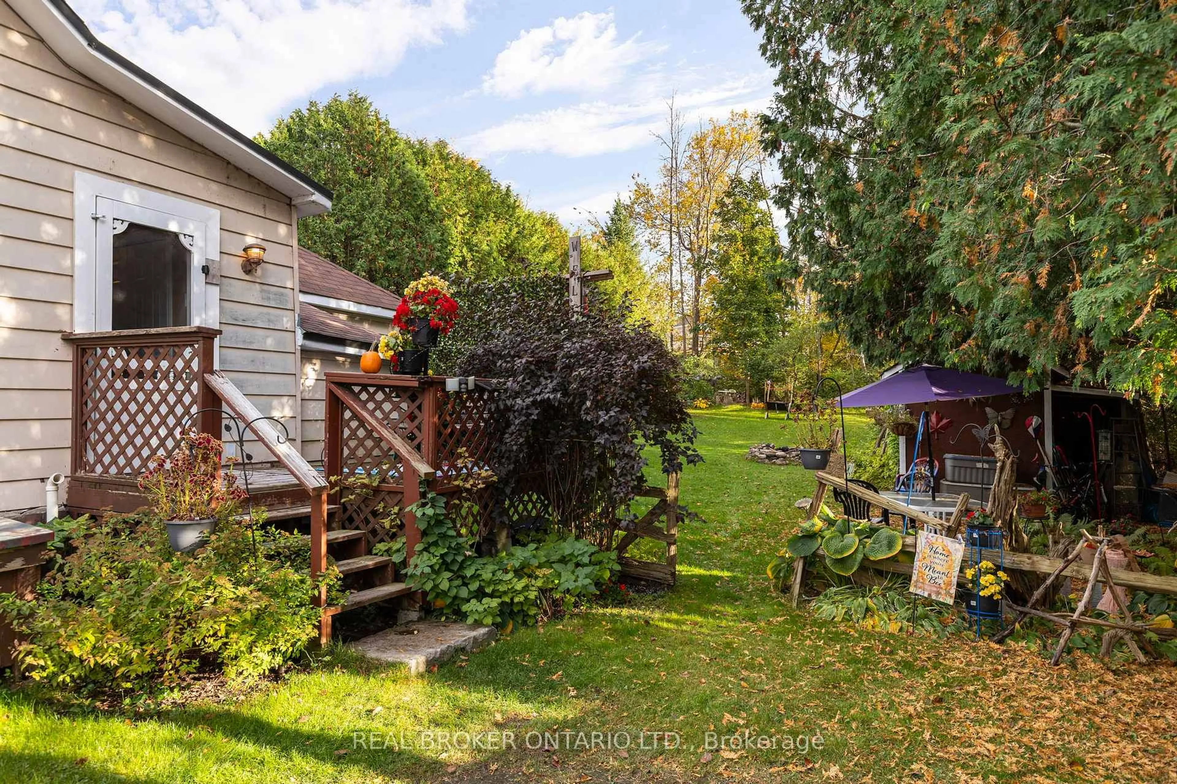 Patio, unknown for 15 Lovejoy St, Tay Ontario L0K 2A0