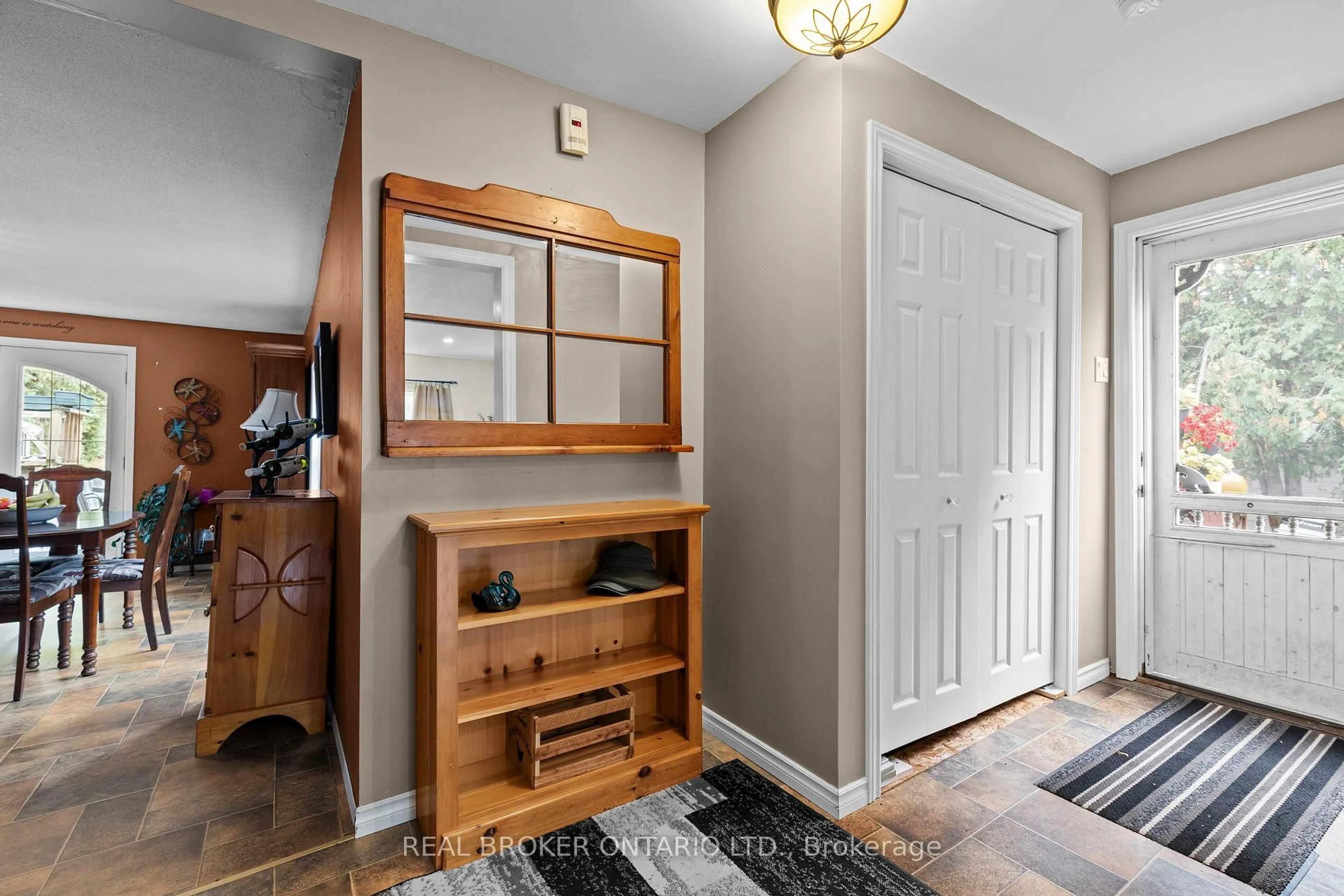 Indoor entryway for 15 Lovejoy St, Tay Ontario L0K 2A0
