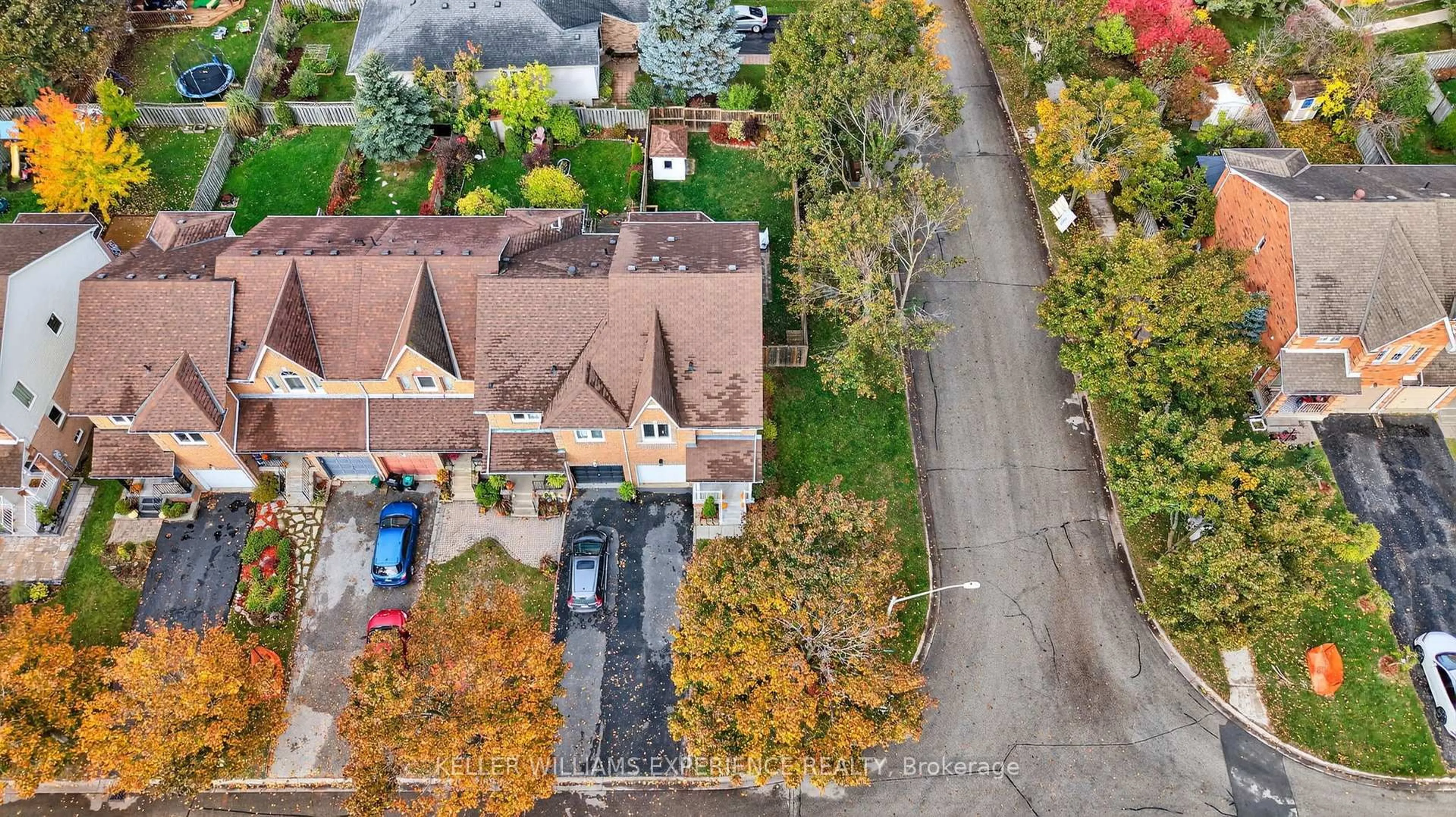 A pic from outside/outdoor area/front of a property/back of a property/a pic from drone, street for 100 Brucker Rd, Barrie Ontario L4N 8H9