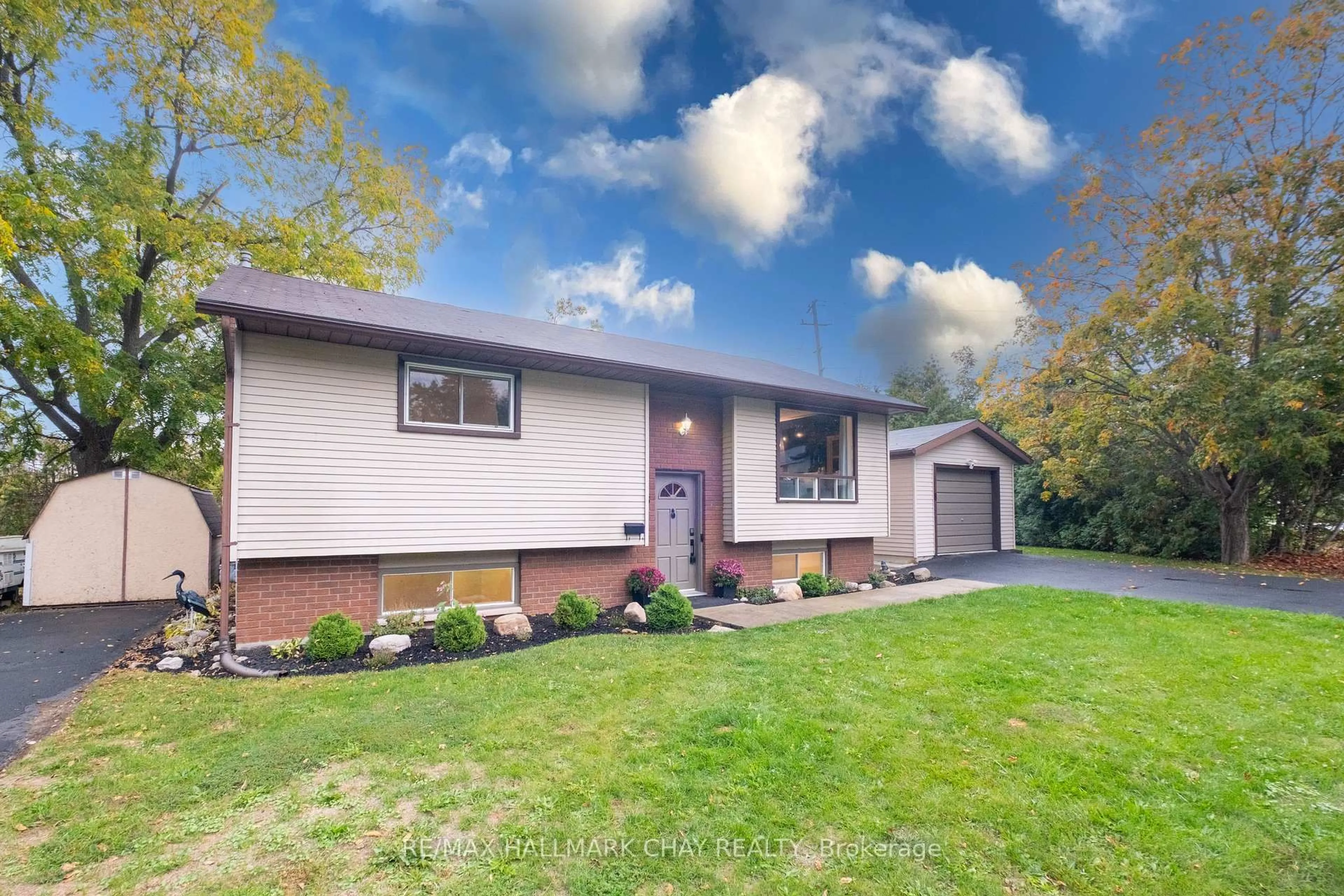 Home with vinyl exterior material, street for 8 First St, Orillia Ontario L3V 4A8