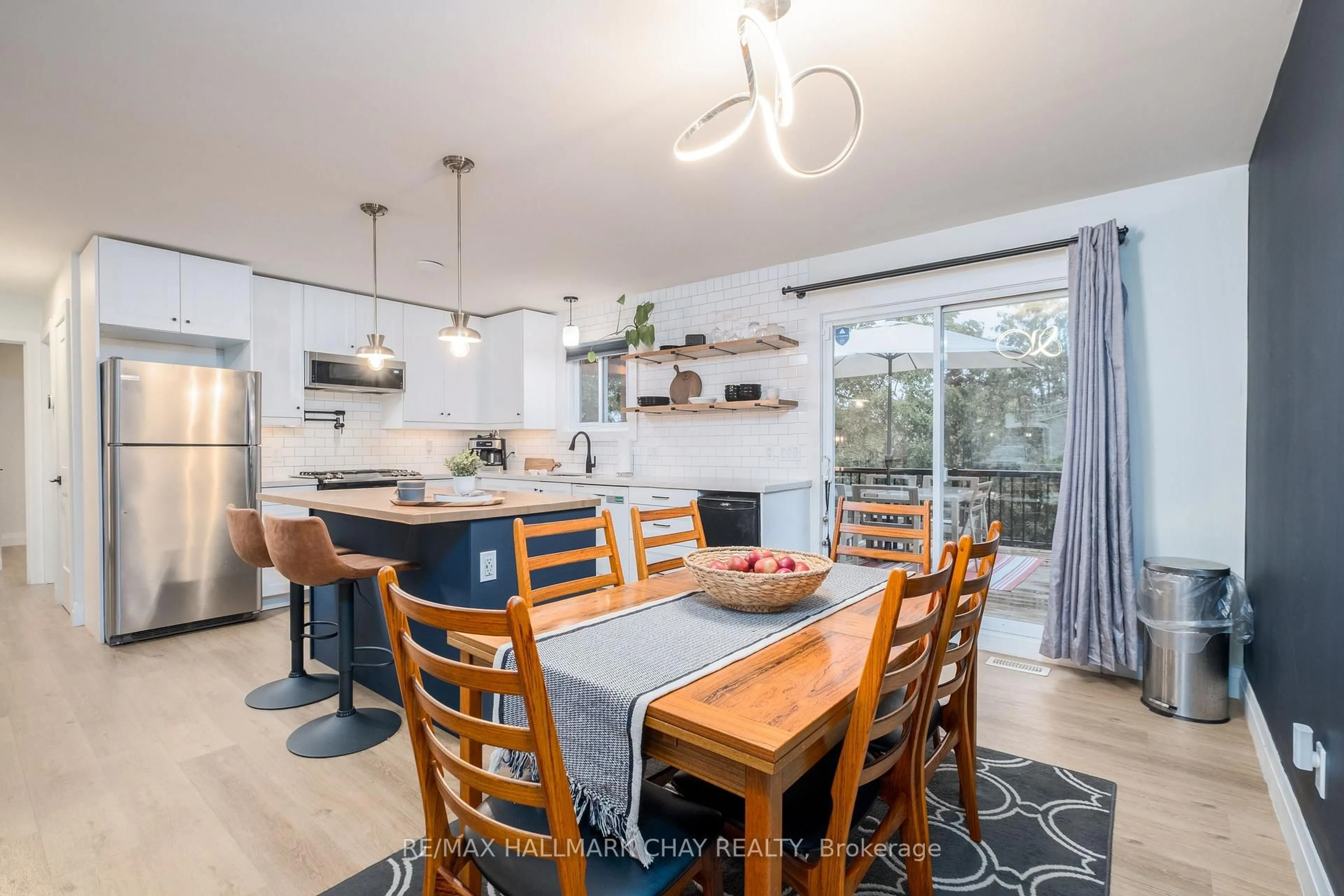 Open concept kitchen, unknown for 8 First St, Orillia Ontario L3V 4A8