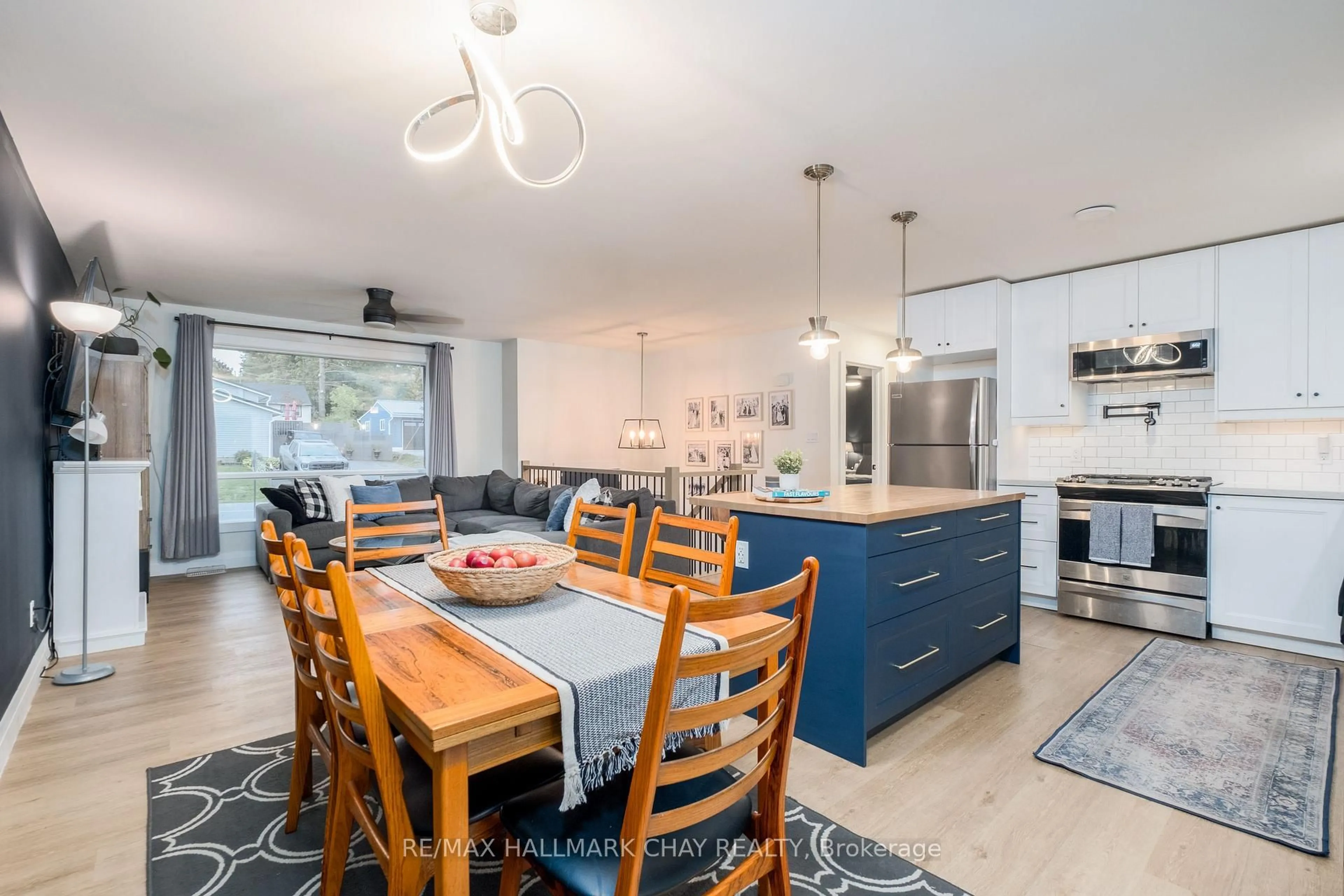 Open concept kitchen, unknown for 8 First St, Orillia Ontario L3V 4A8