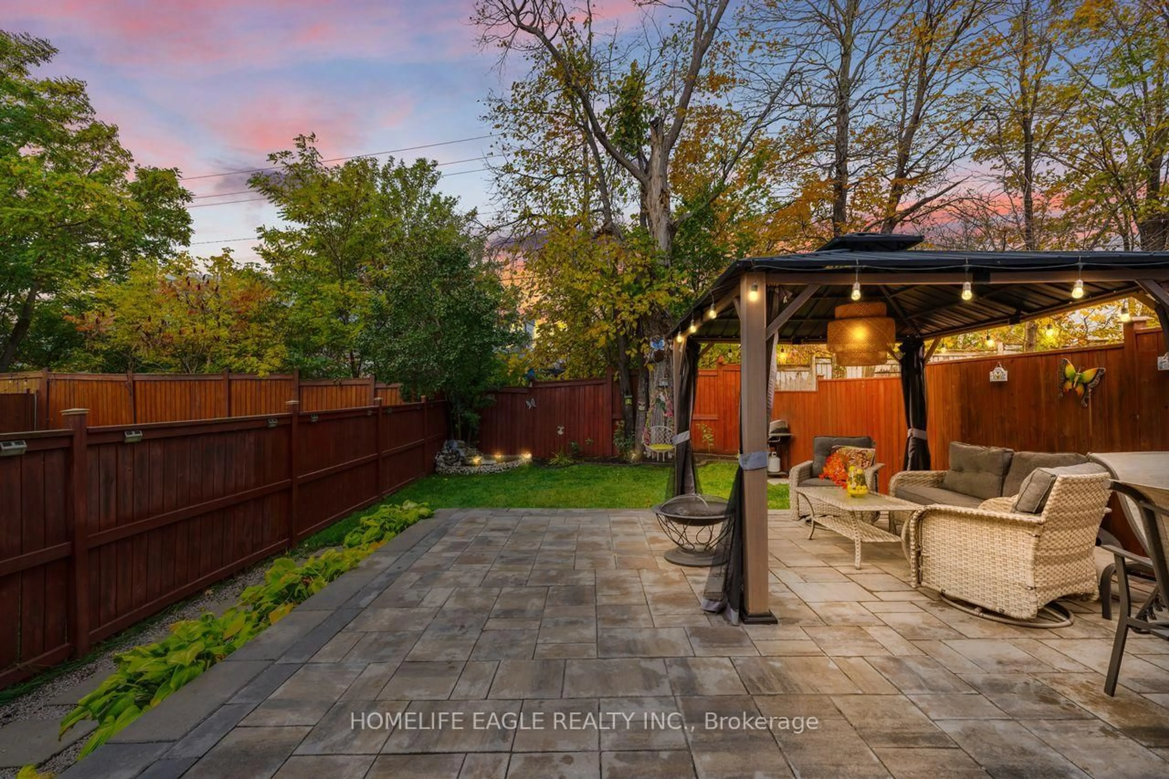 Patio, street for 110 Gadwall Ave, Barrie Ontario L4N 8X3