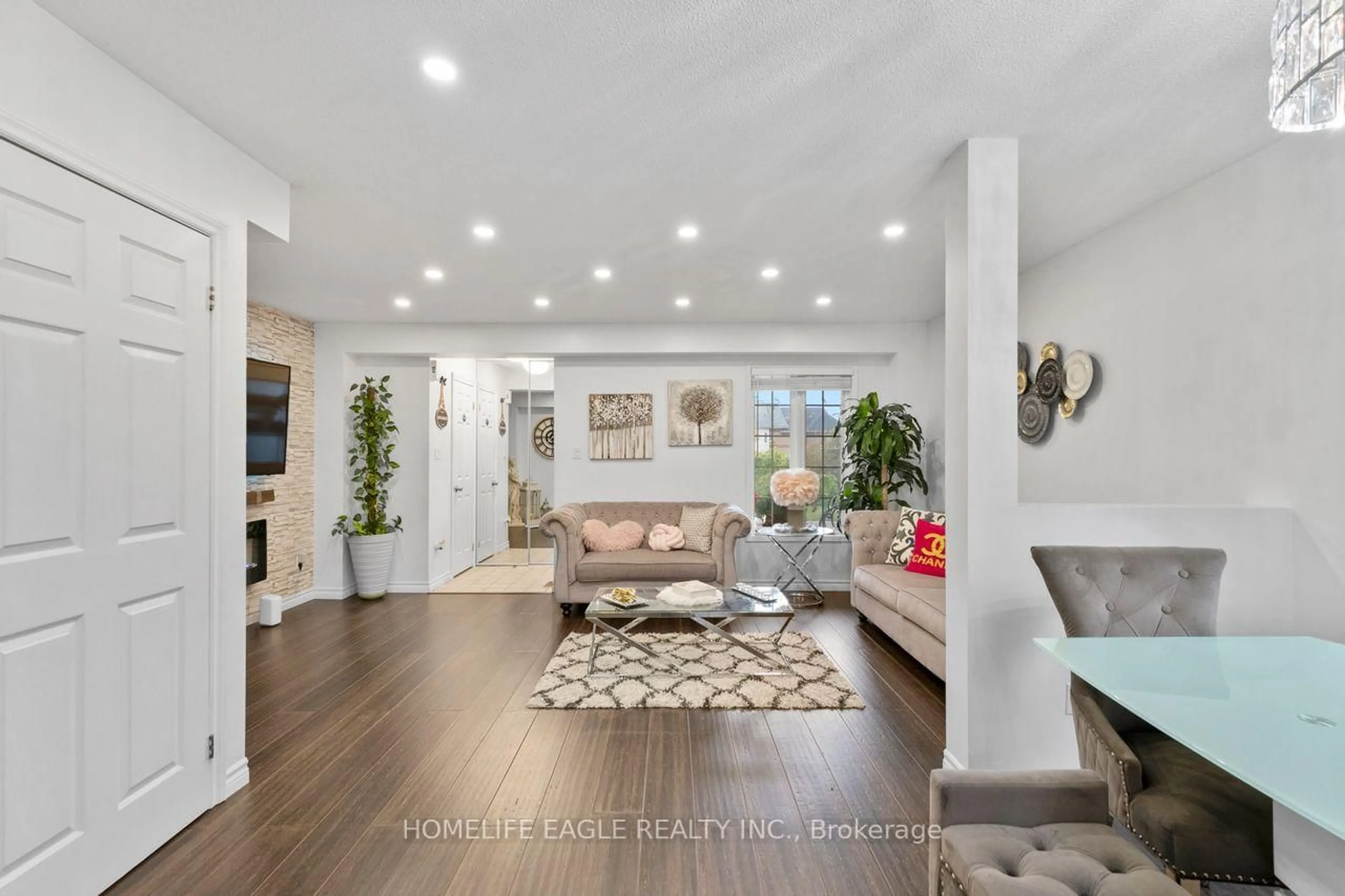 Living room with furniture, unknown for 110 Gadwall Ave, Barrie Ontario L4N 8X3