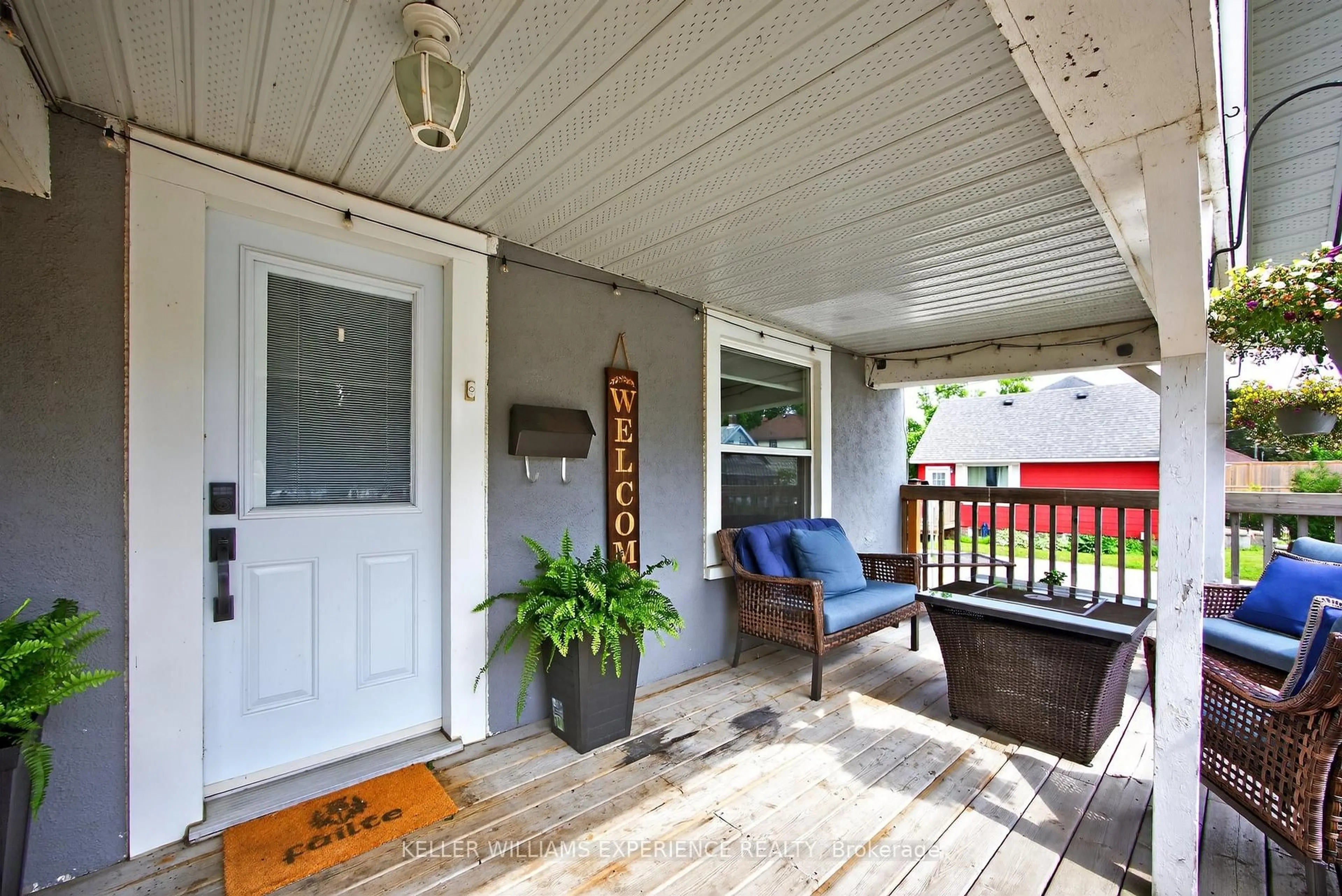 Indoor entryway for 120 DUNLOP St, Orillia Ontario L3V 5P4