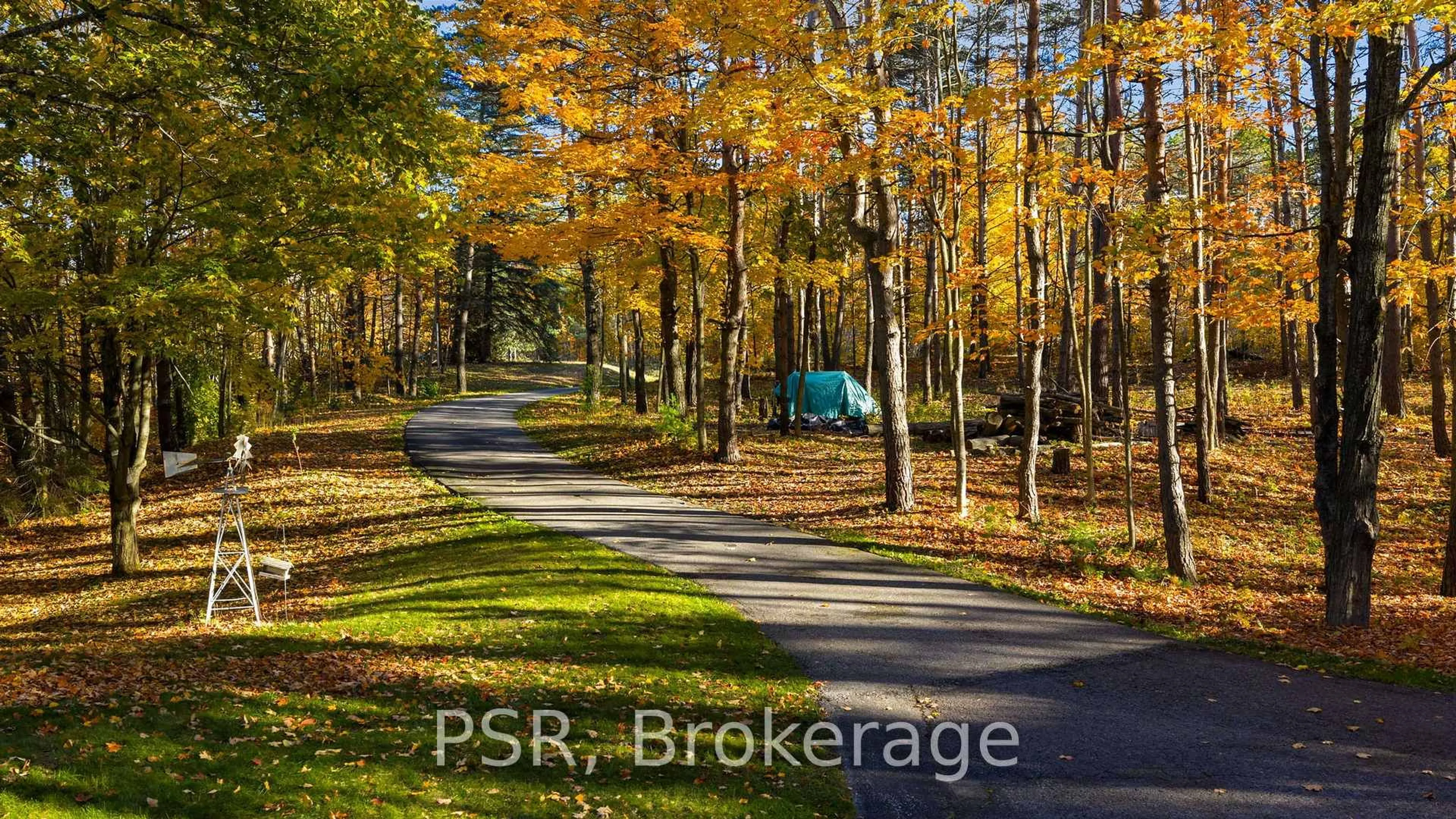 Parking for 1632 Old Barrie Rd, Oro-Medonte Ontario L0L 1T0