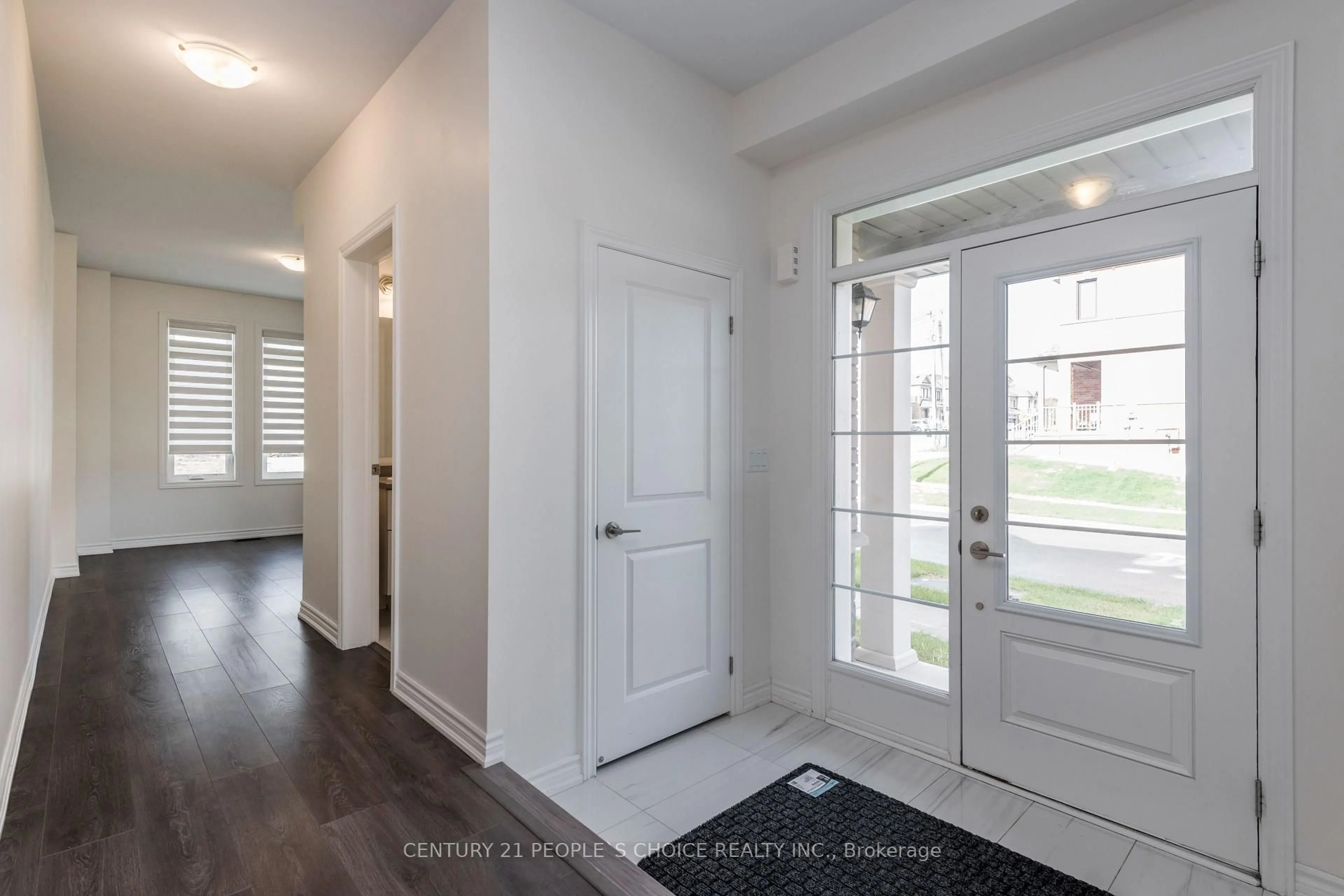 Indoor entryway for 35 Greer St, Barrie Ontario L9J 0R5