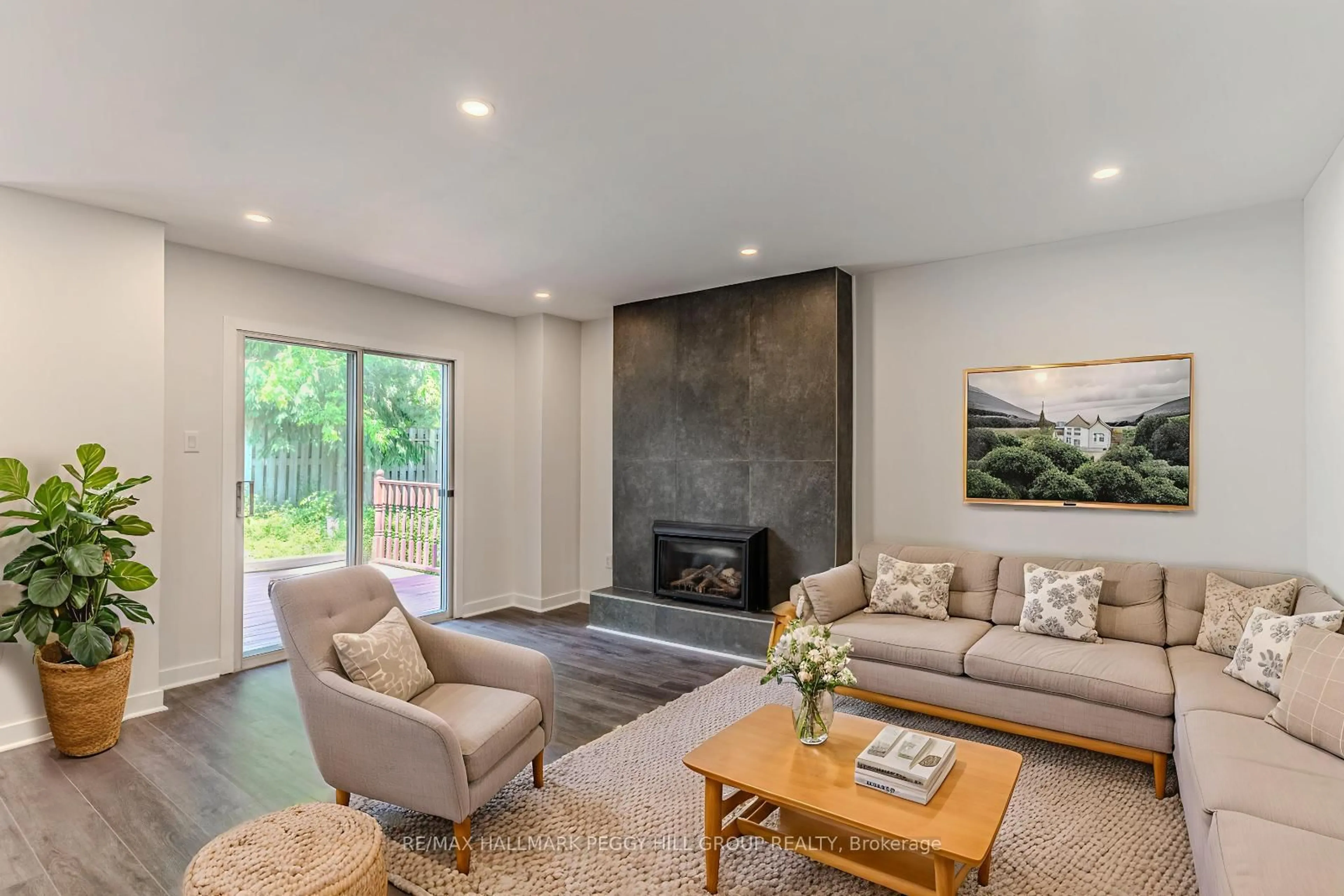 Living room with furniture, unknown for 21 Autumn Lane, Barrie Ontario L4N 6G8